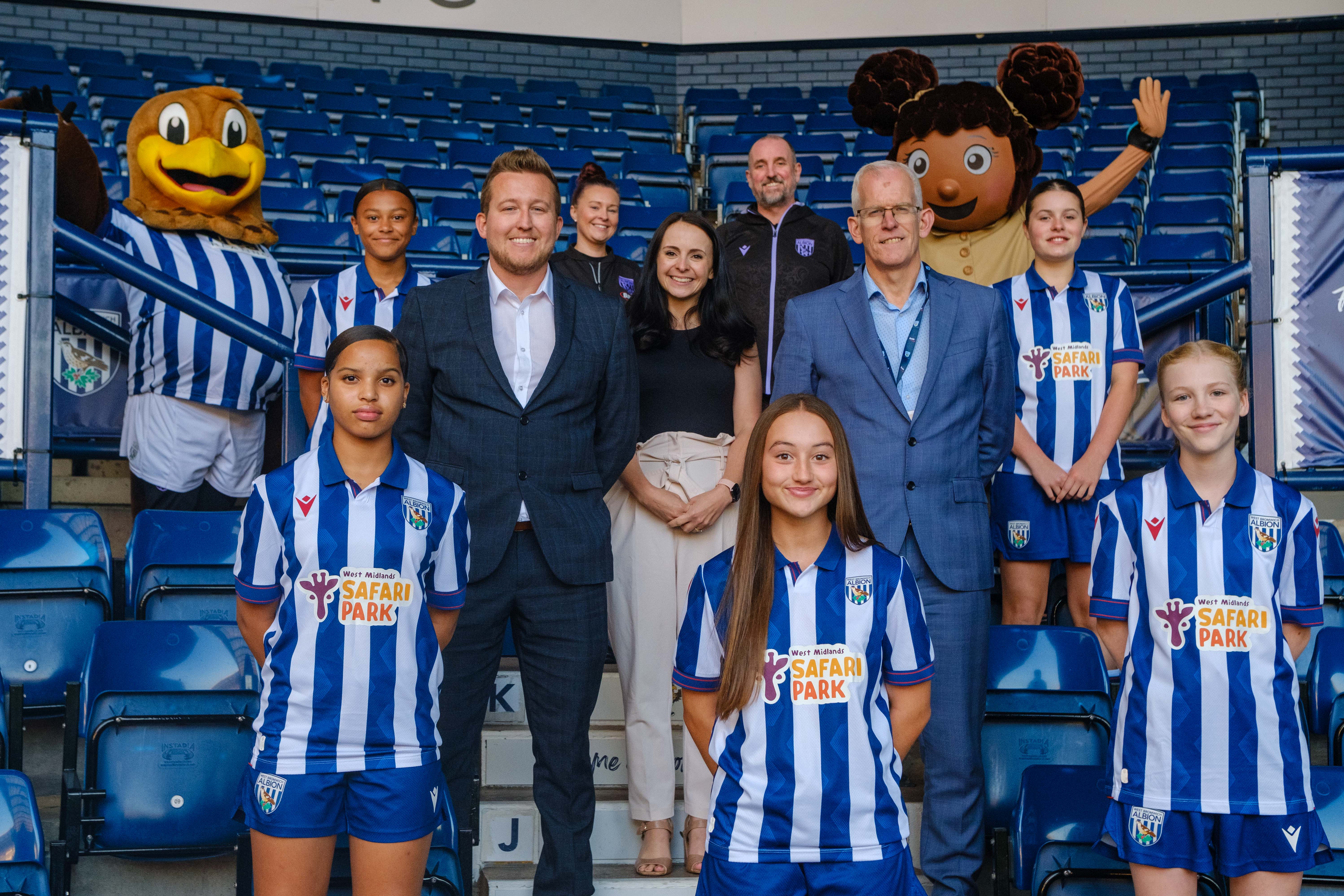 Baggie Bird, Eliza, Foundation staff and Head of Marketing at WMSP Rochelle Zare with a group GGP players. 