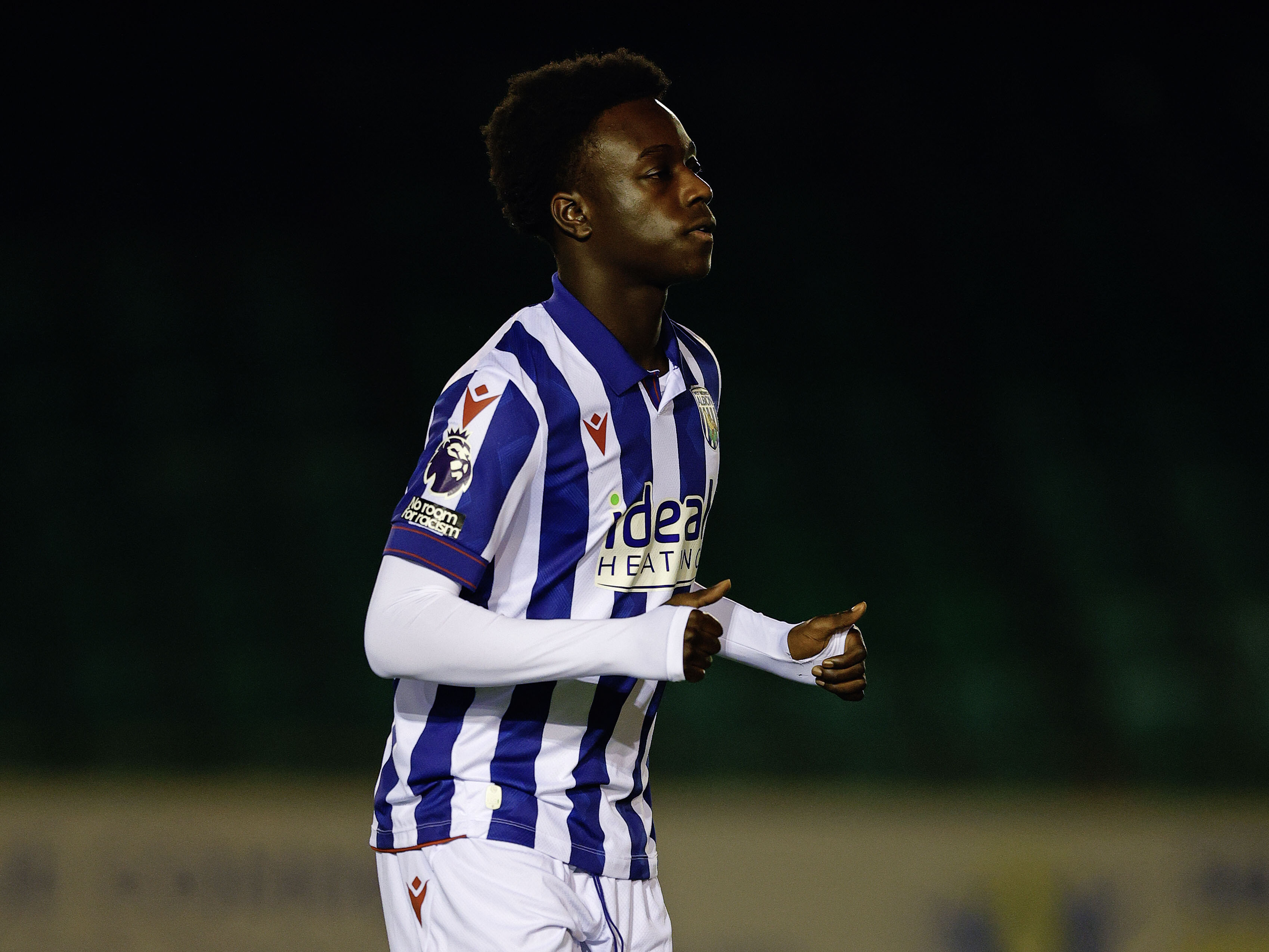 A photo of Albion U18s midfielder Dauda Iddrisa in a PL2 game wearing the 2024/25 home kit