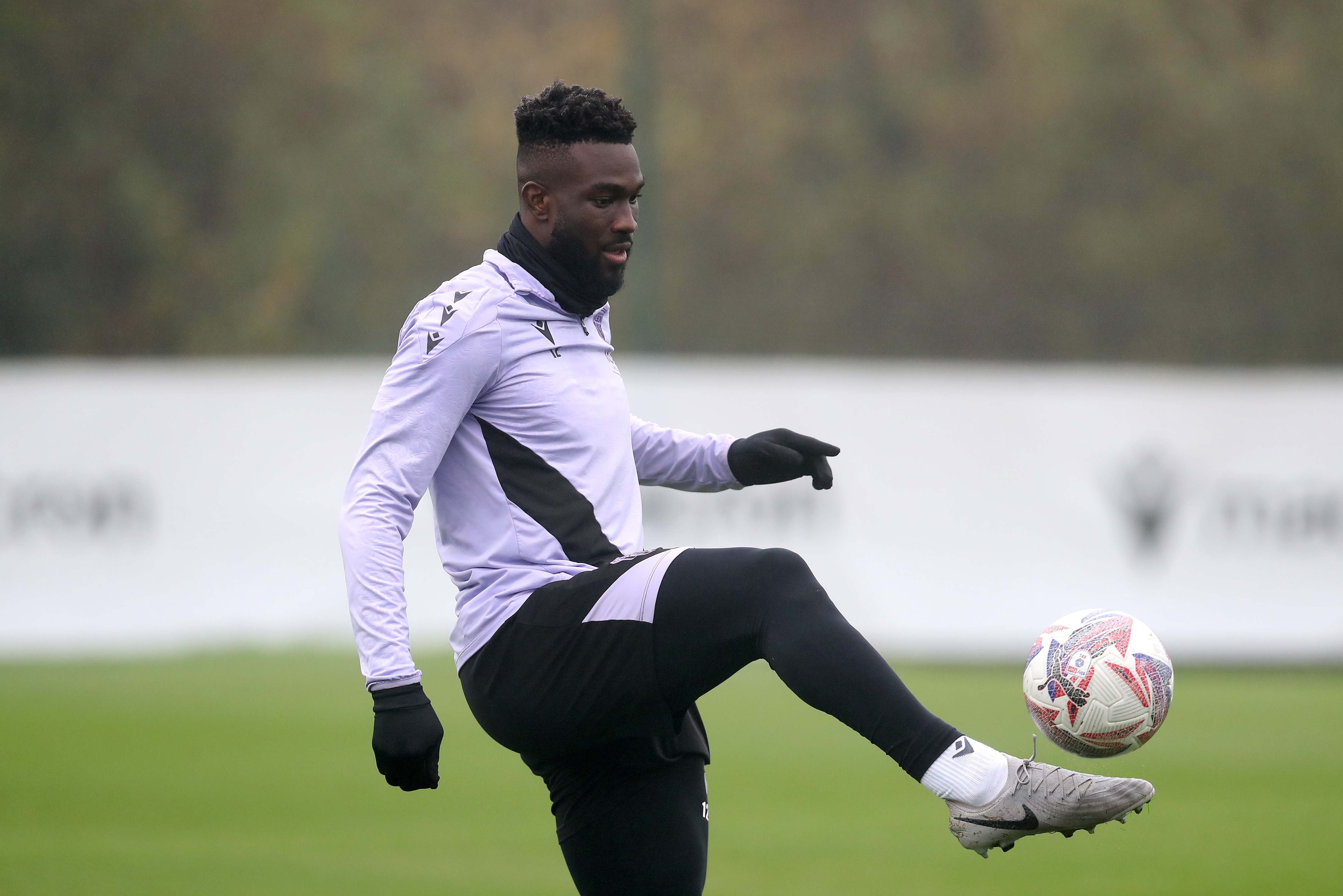 Daryl Dike controlling the ball during a training session 