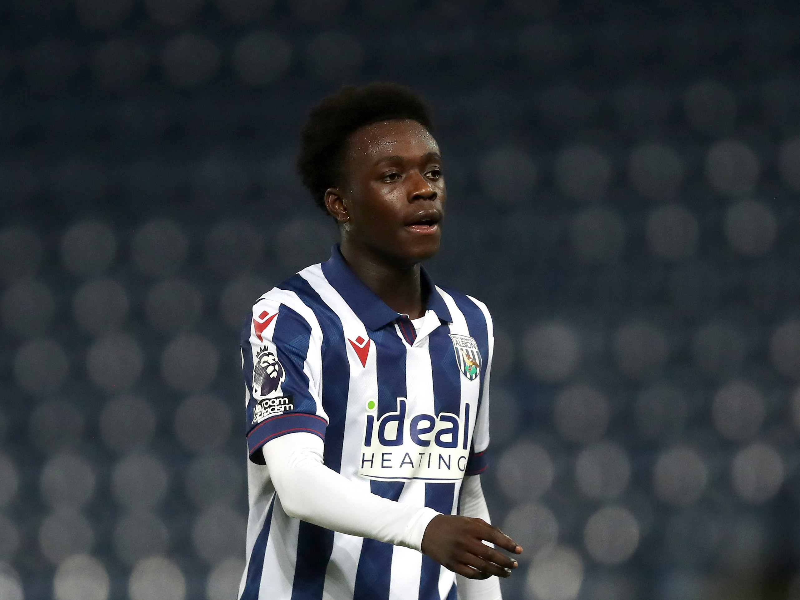 A photo of U18s midfielder Dauda Iddrisa, in the 2024/25 home kit, in action for the Pl2 team at The Hawthorns