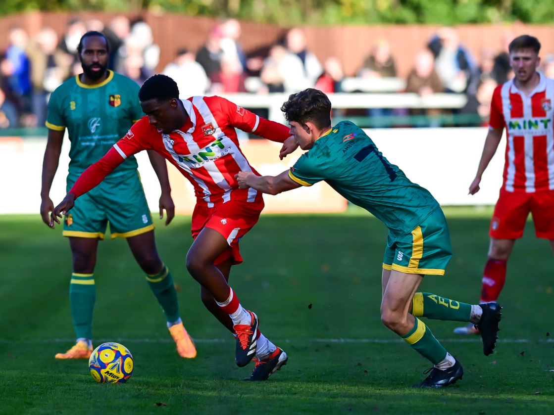 A photo of Albion academy par Souleyman Mandey and Matt Richards, playing against each other for loan clubs Stourbridge and Alvechurch