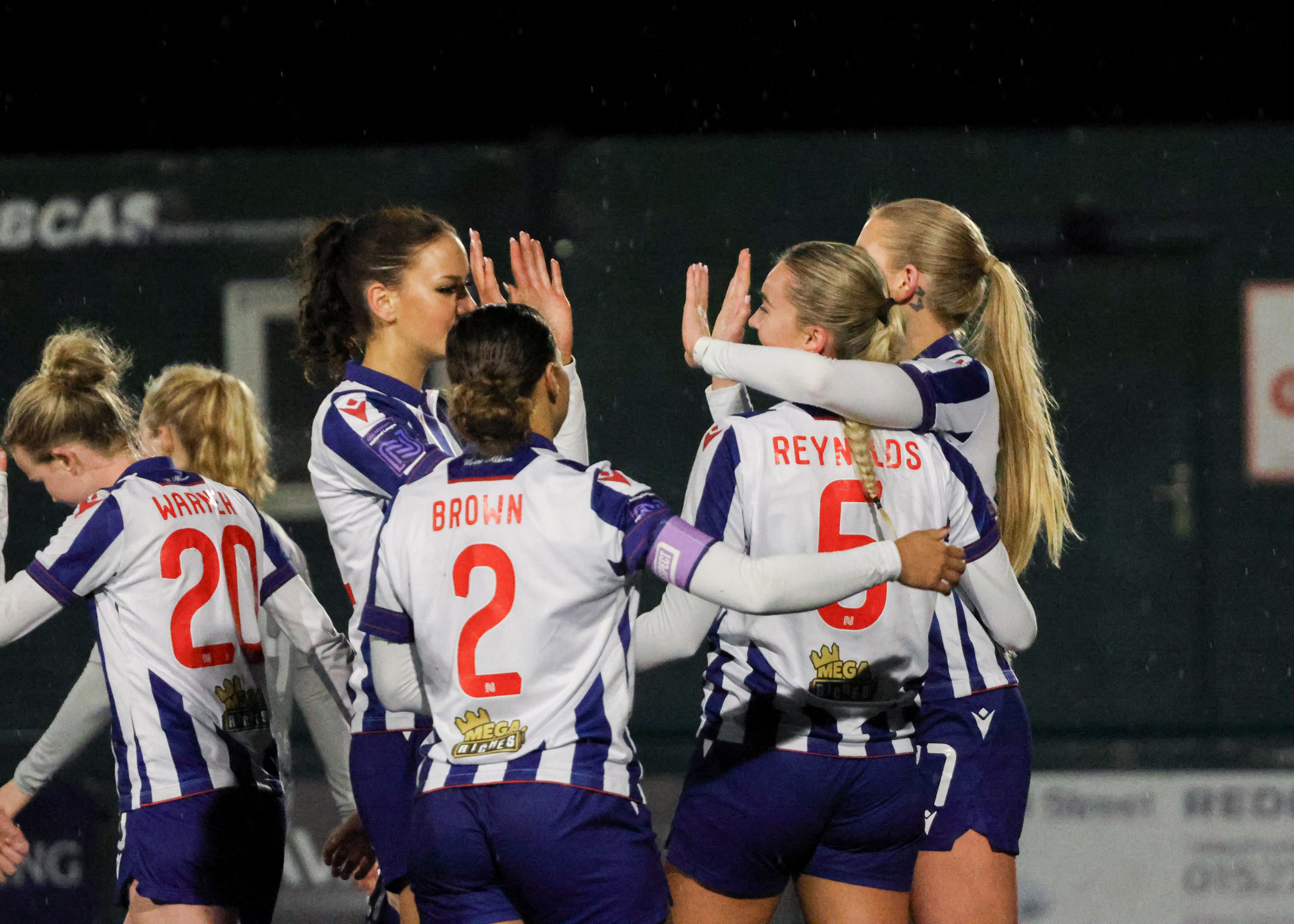 Albion Women players.