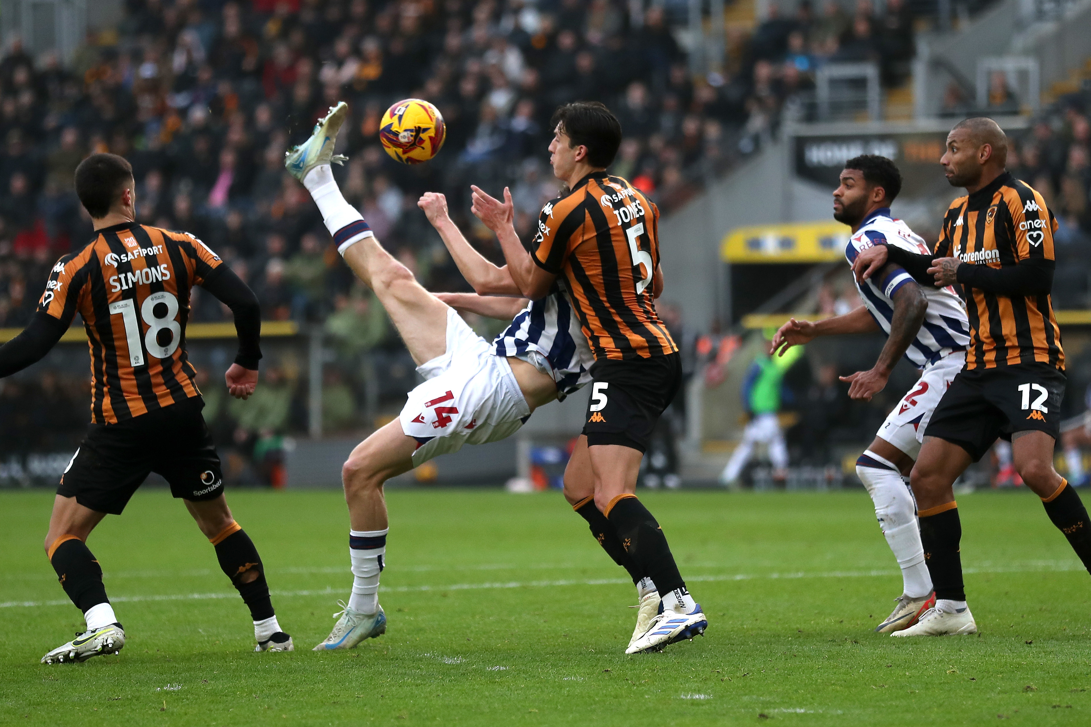 Torbjørn Heggem attempts a bicycle kick against Hull