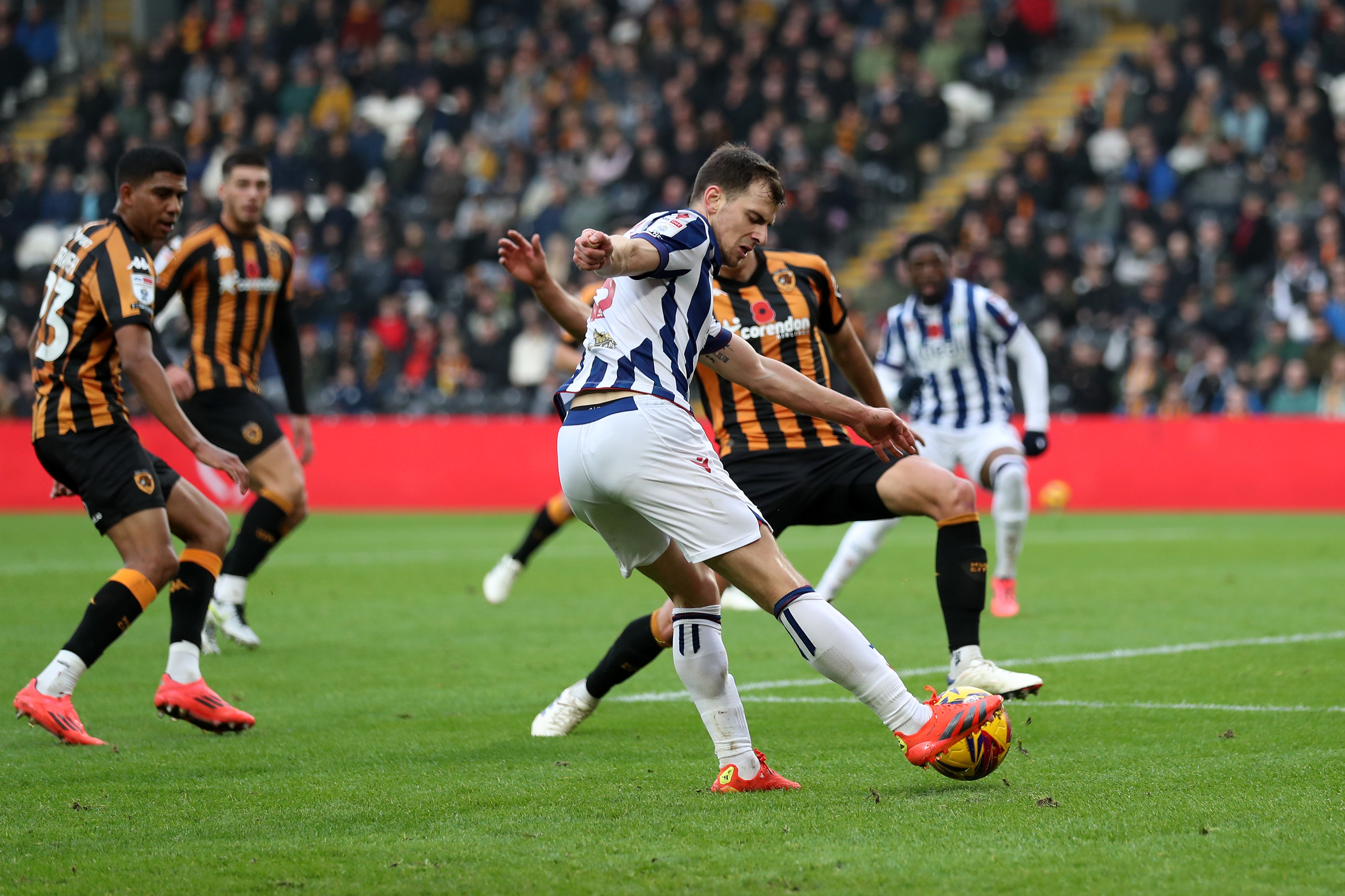 Jayson Molumby  on the ball against Hull