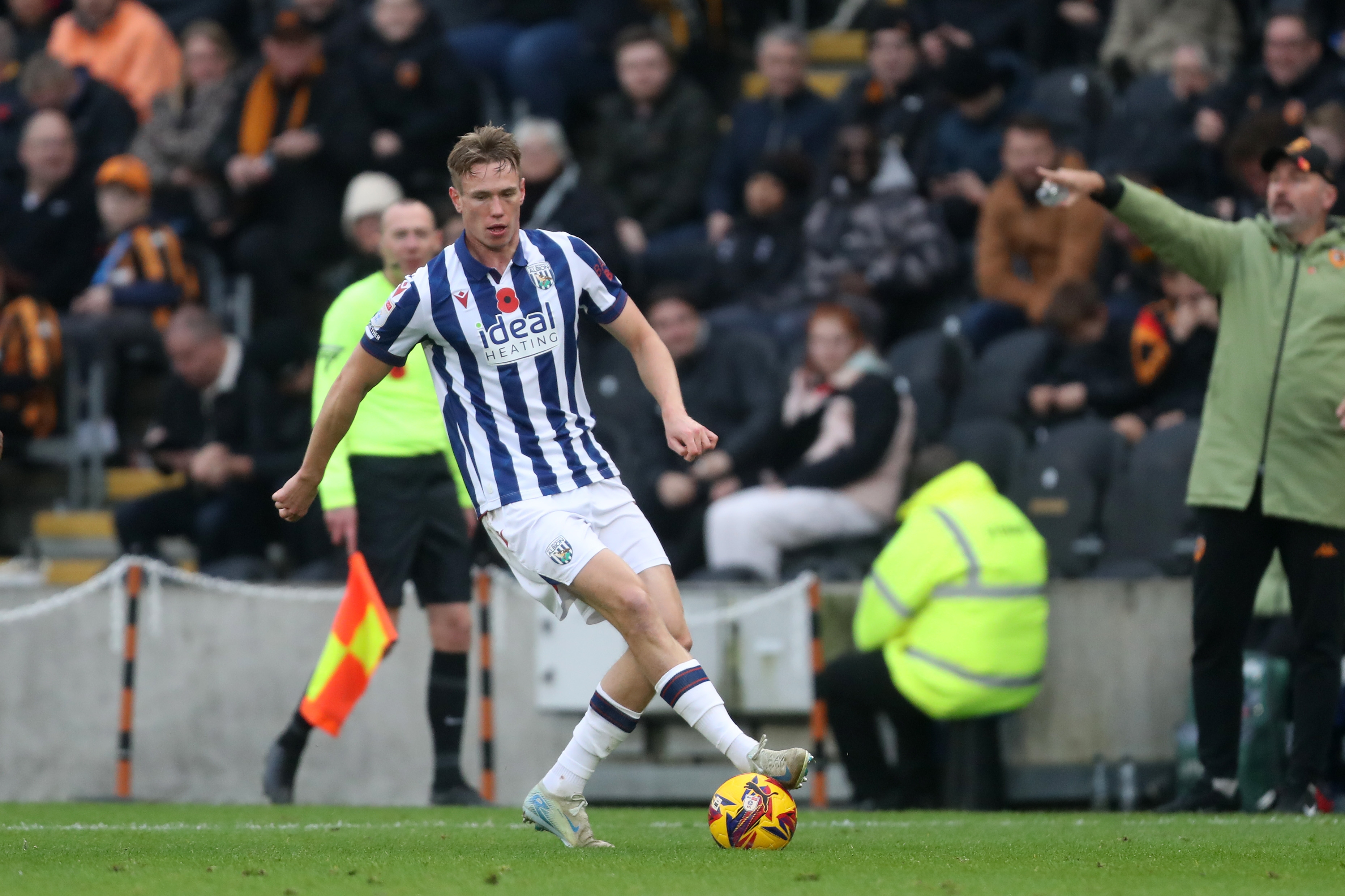 Torbjørn Heggem  on the ball against Hull