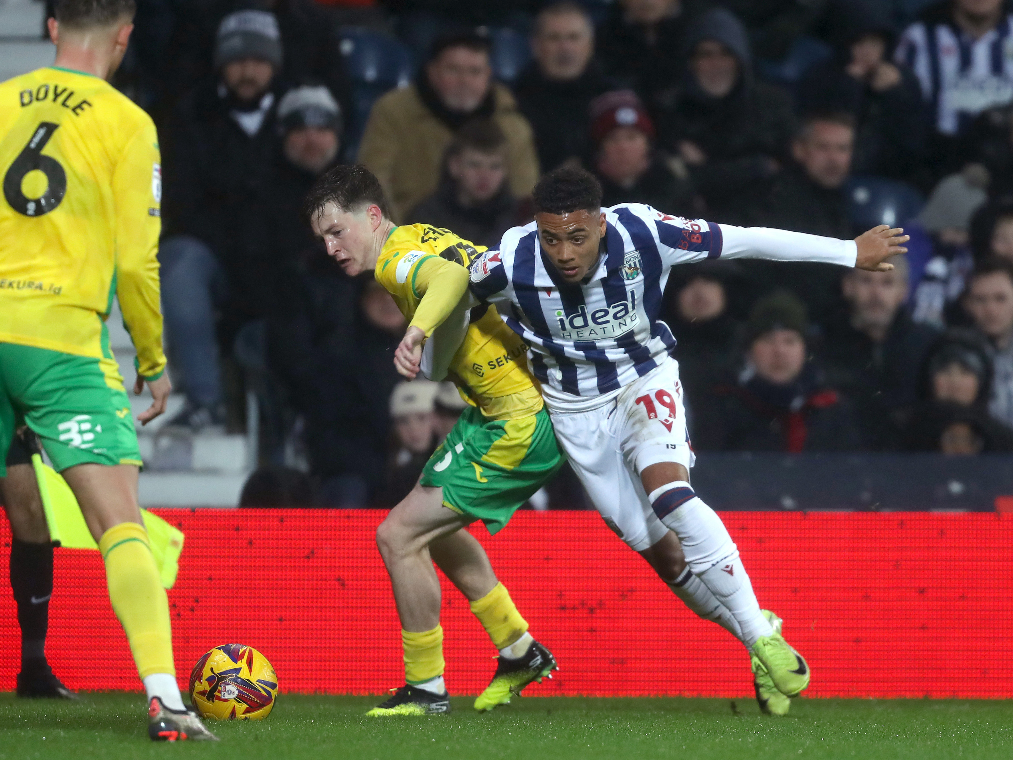 Lewis Dobbin in action against Norwich City in the home kit 