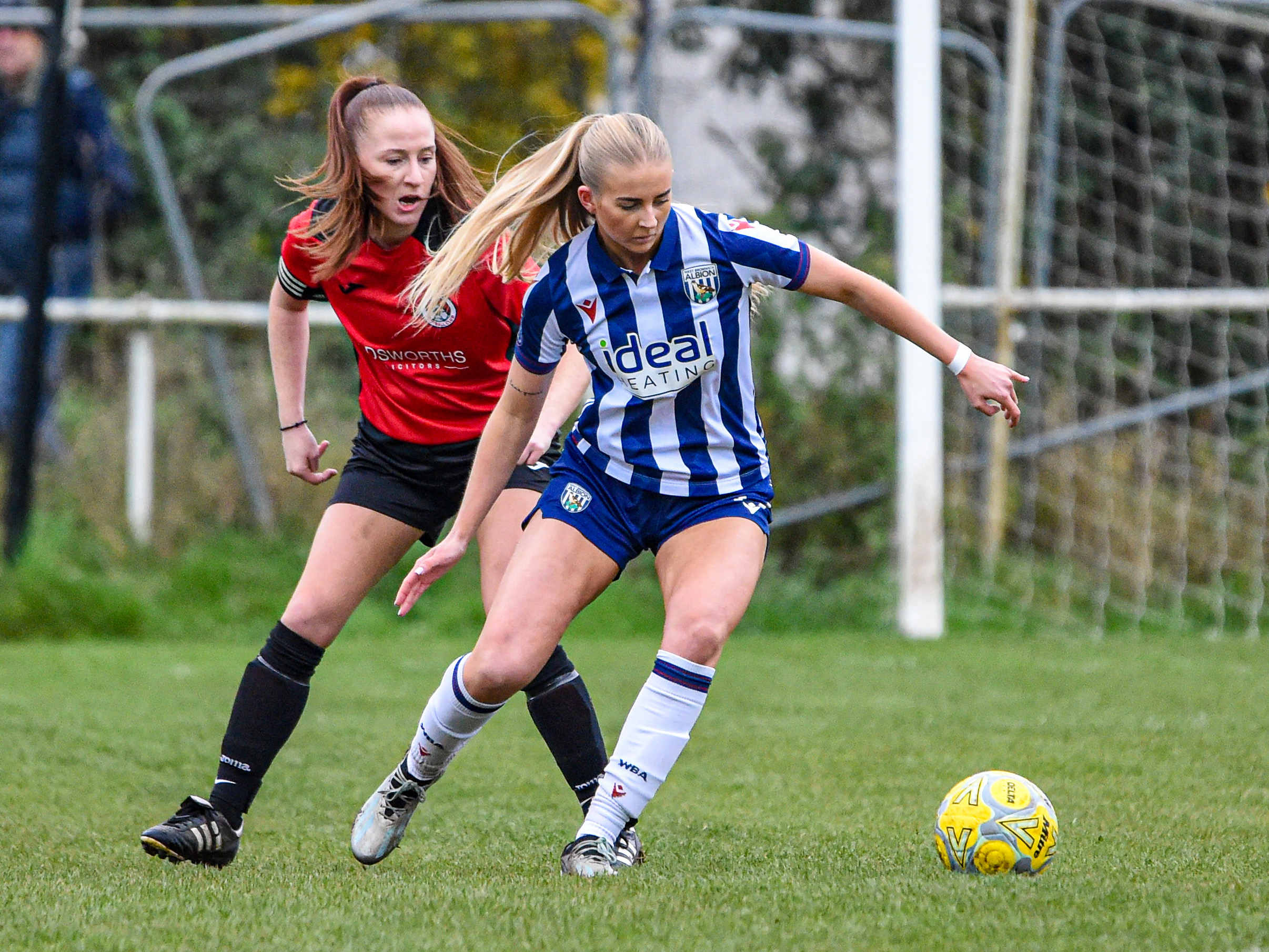 Rhianne Oakley in action for Albion in the home kit against Knowle 