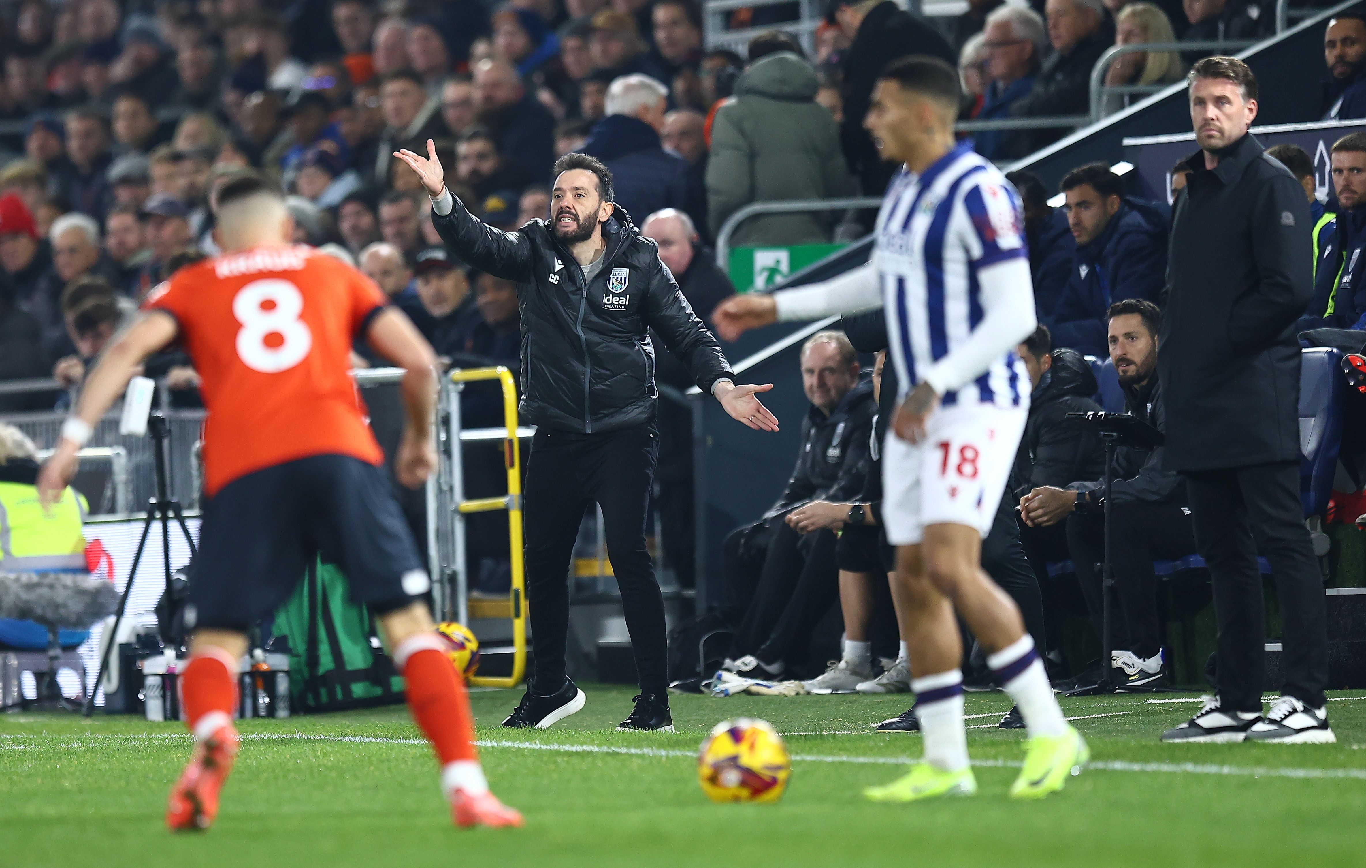 Carlos Corberán delivering info to his players while stood on the side at Luton 