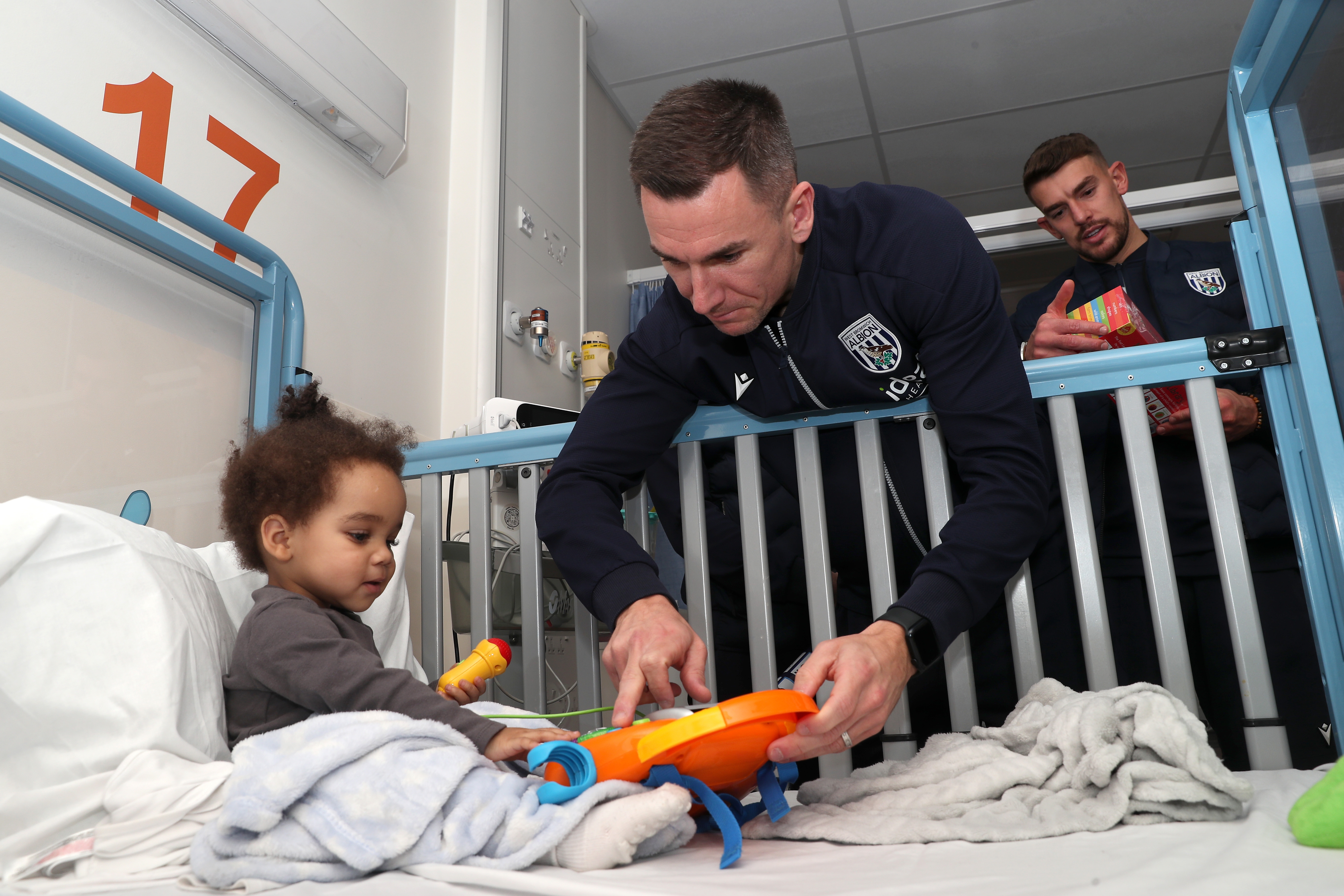 Jed Wallace interacts with a young patient at Midlands Metropolitan University Hospital 