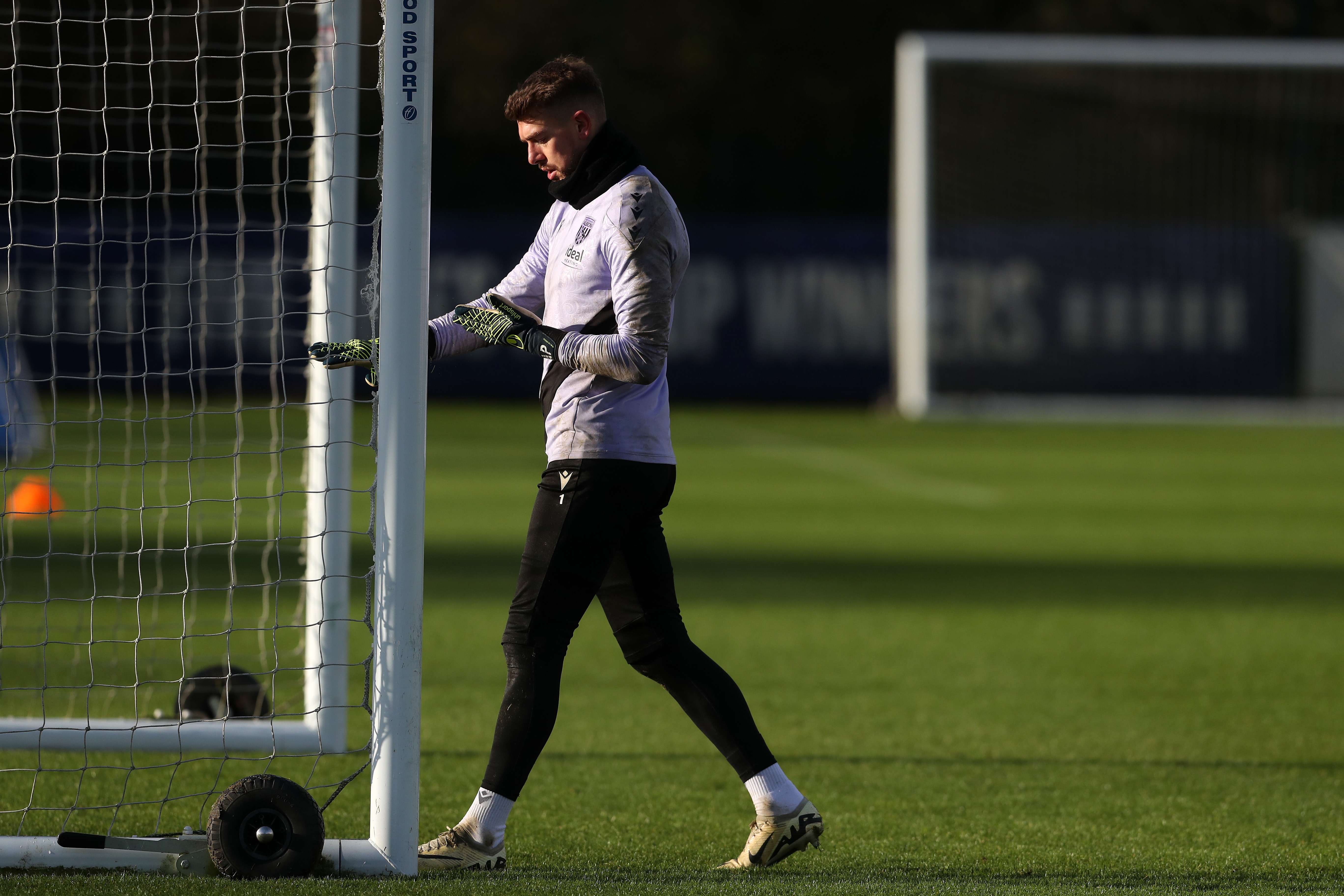 Alex Palmer looking at his gloves in the middle of a session 