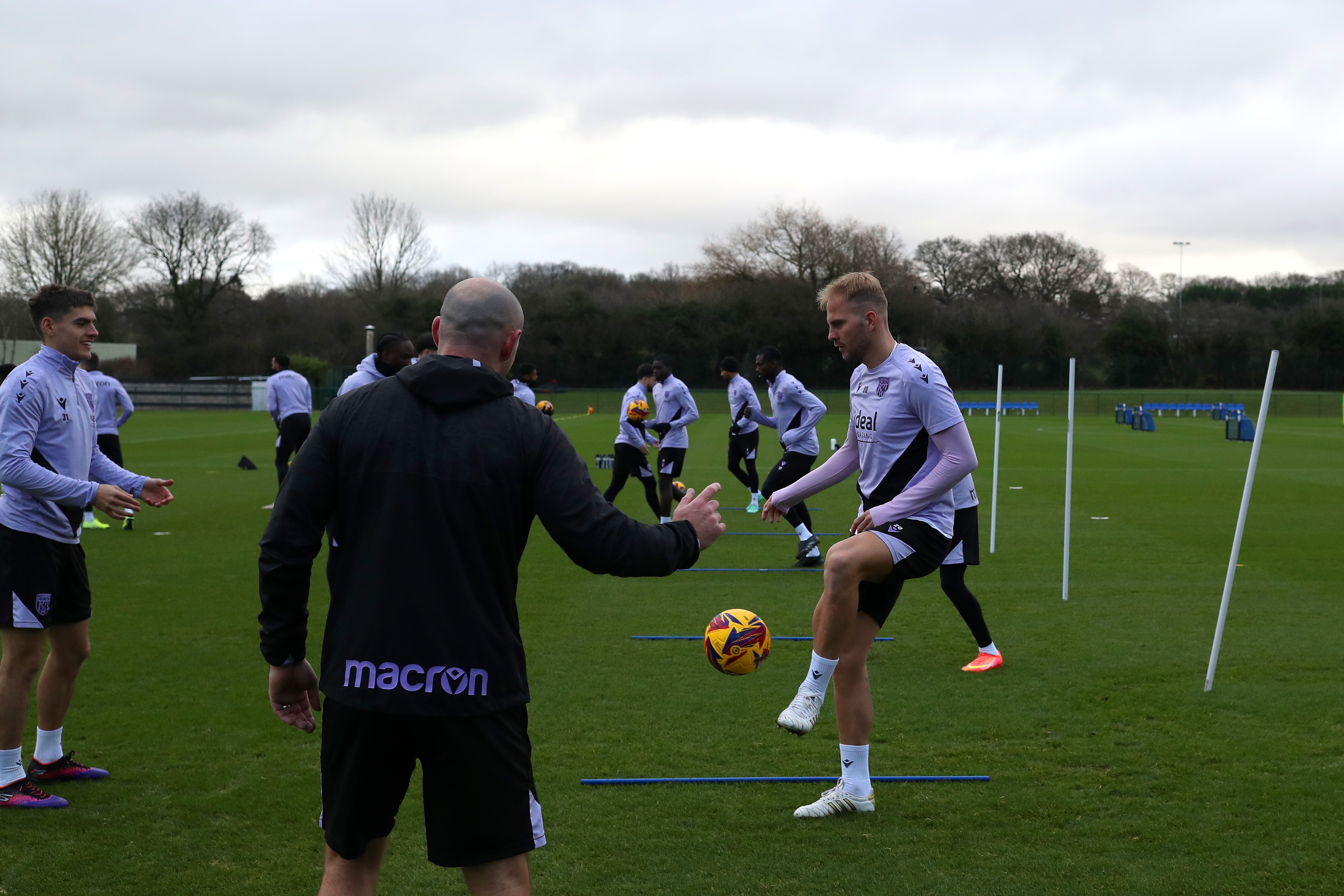 Uroš Račić warming up before training 