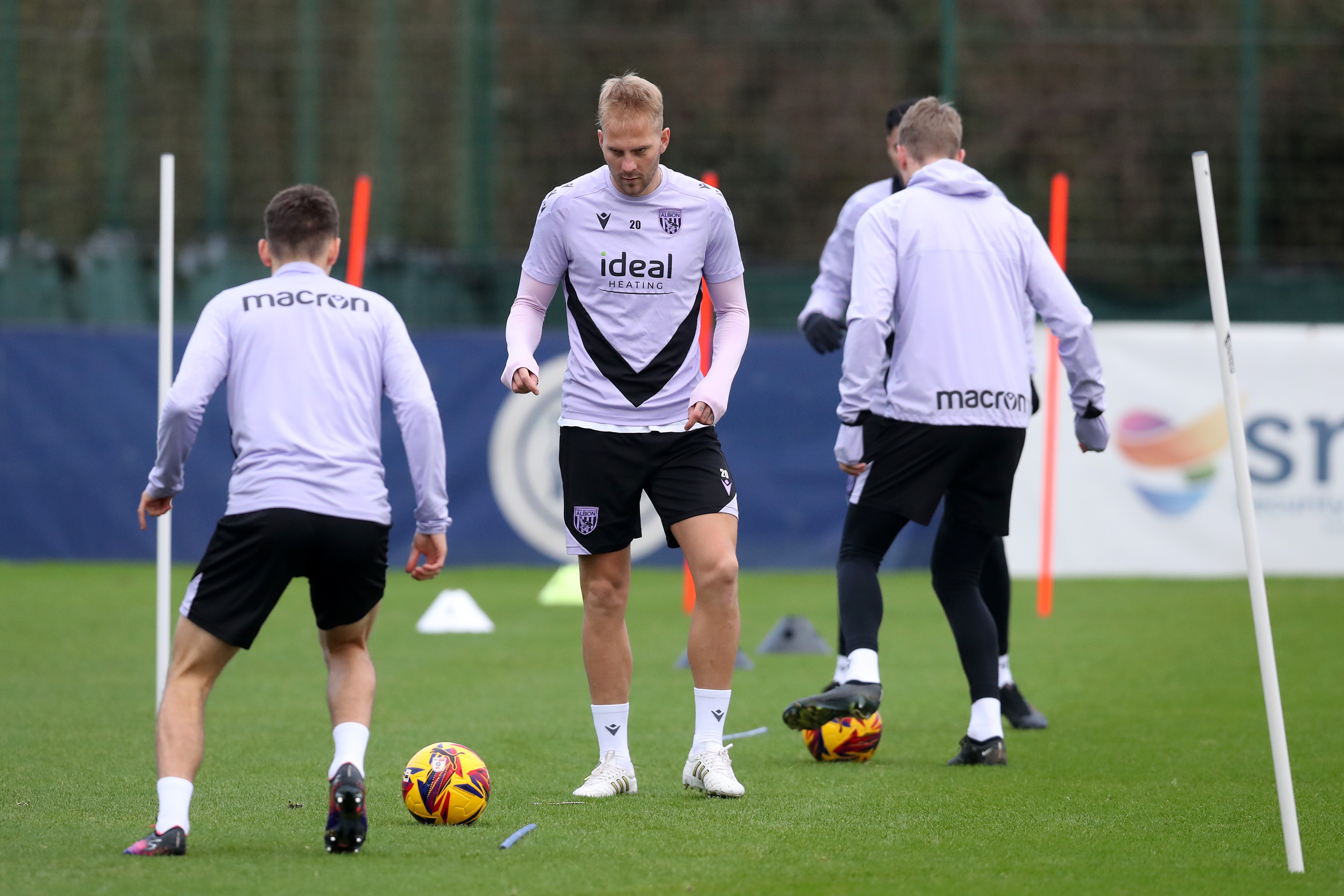 Uroš Račić on the ball in training 