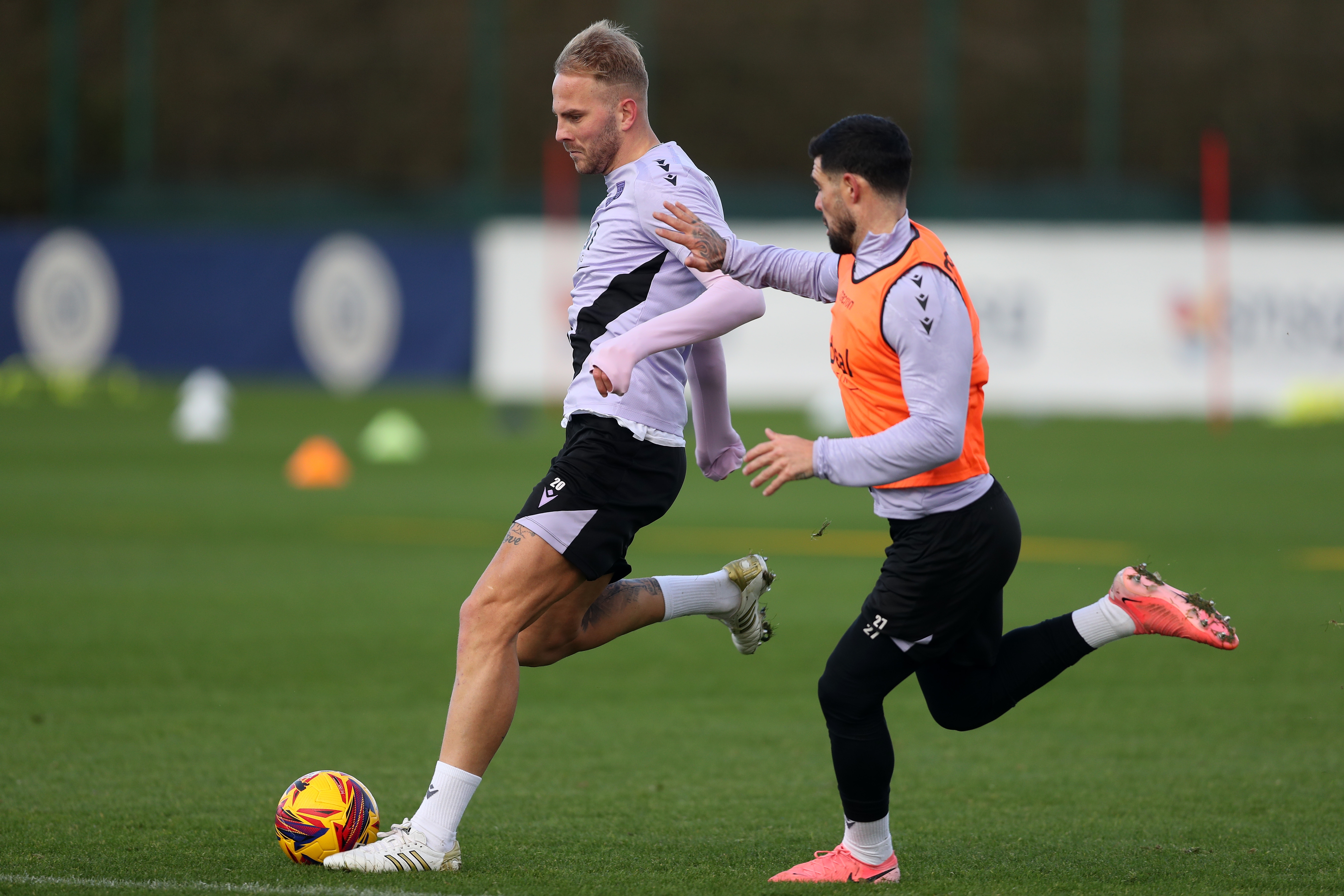 Uroš Račić and Alex Mowatt chasing the ball during a session 