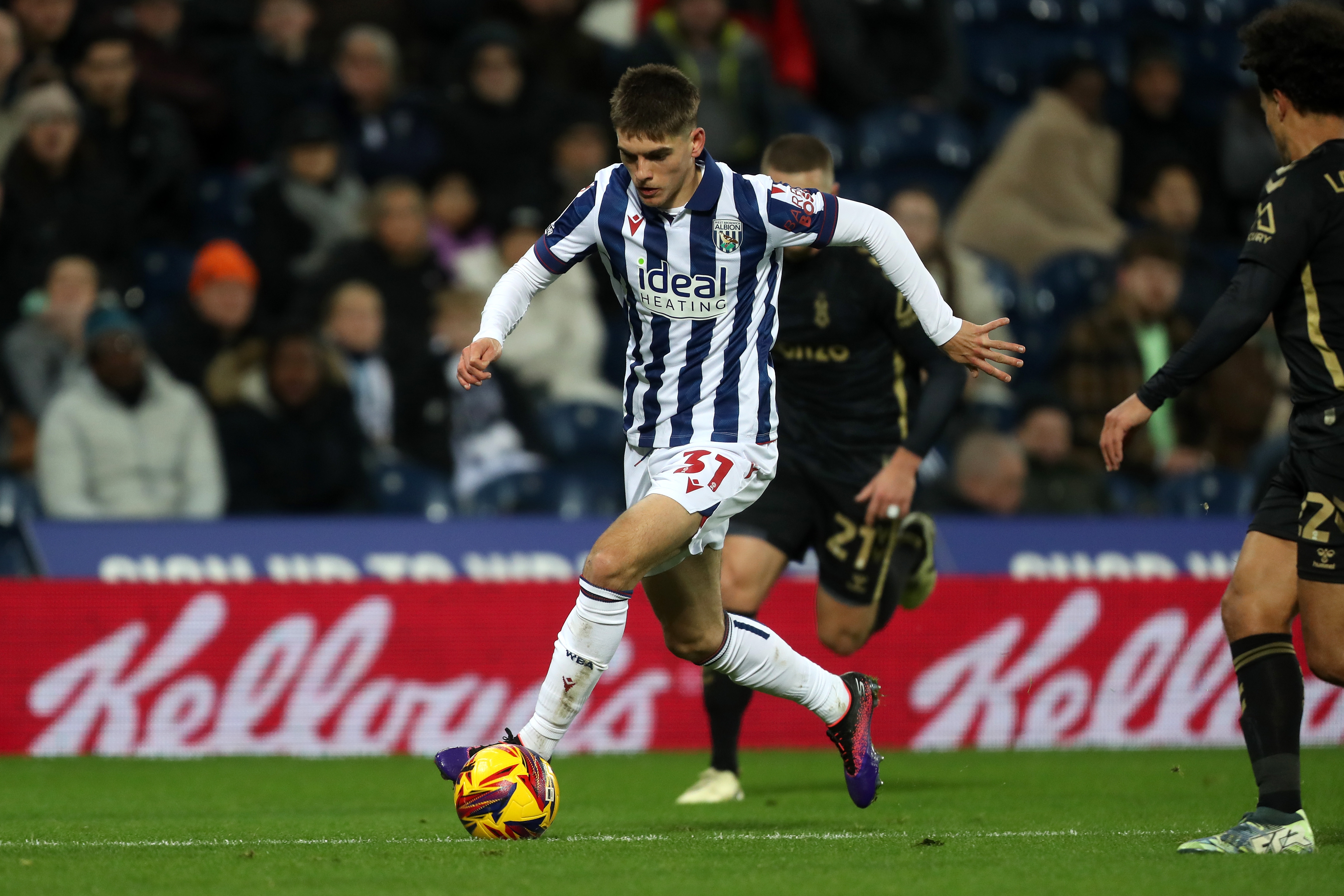 Tom Fellows running with the ball against Coventry City 