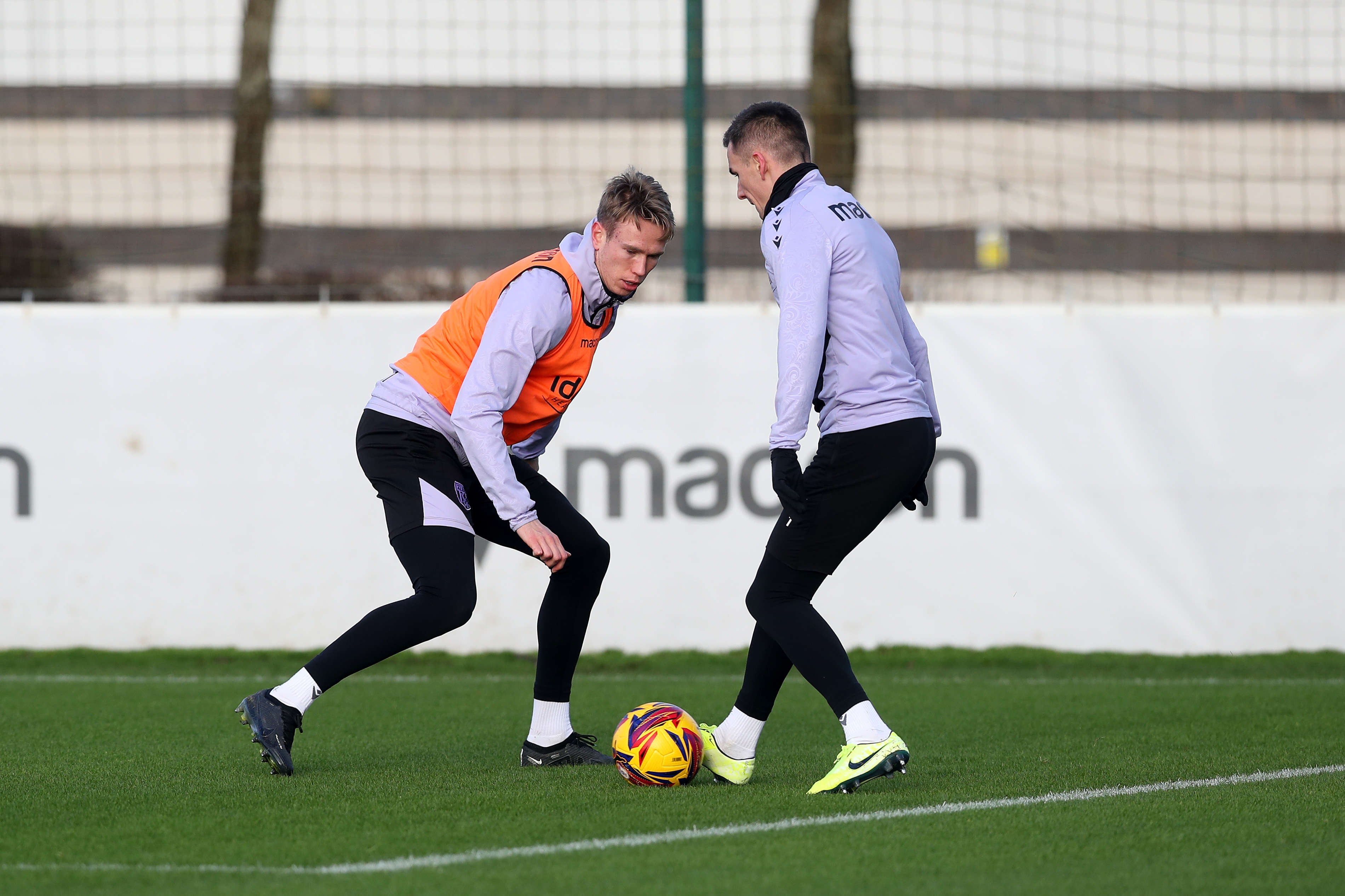 Jed Wallace running at Torbjørn Heggem during training 