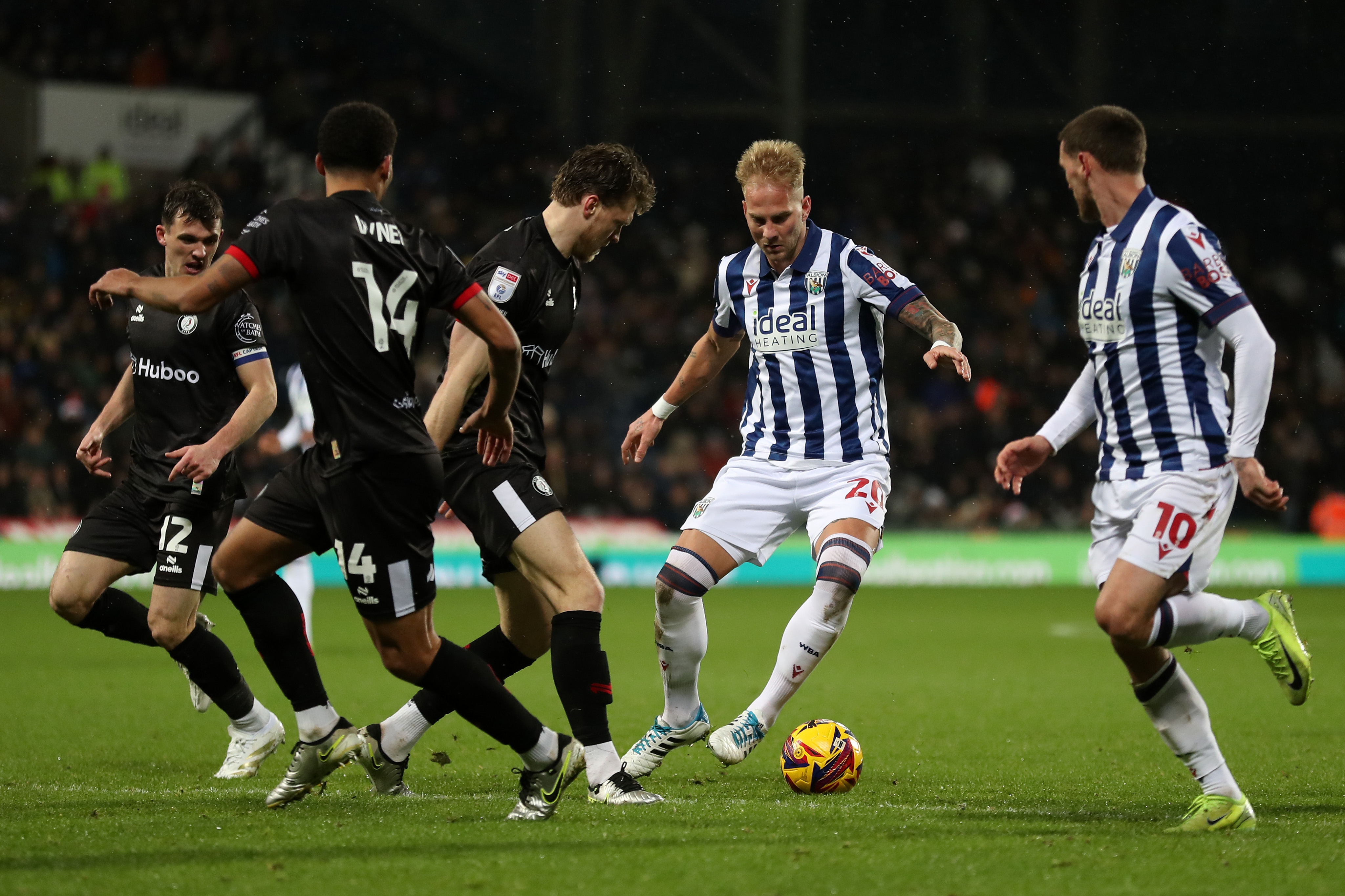 Uroš Račić in action against Bristol City 