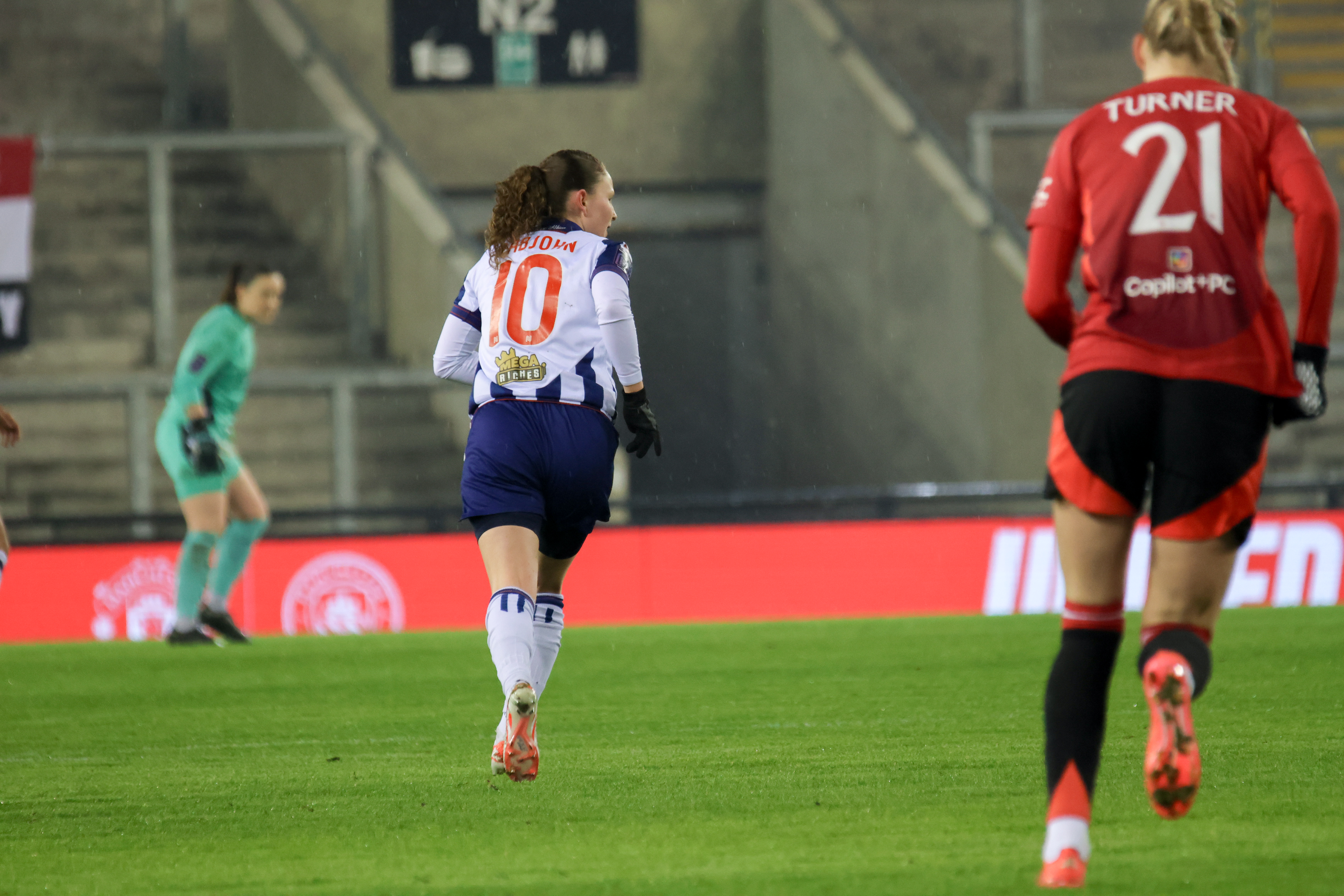 Olivia Rabjohn in action for Albion Women wearing the home kit against Manchester United 