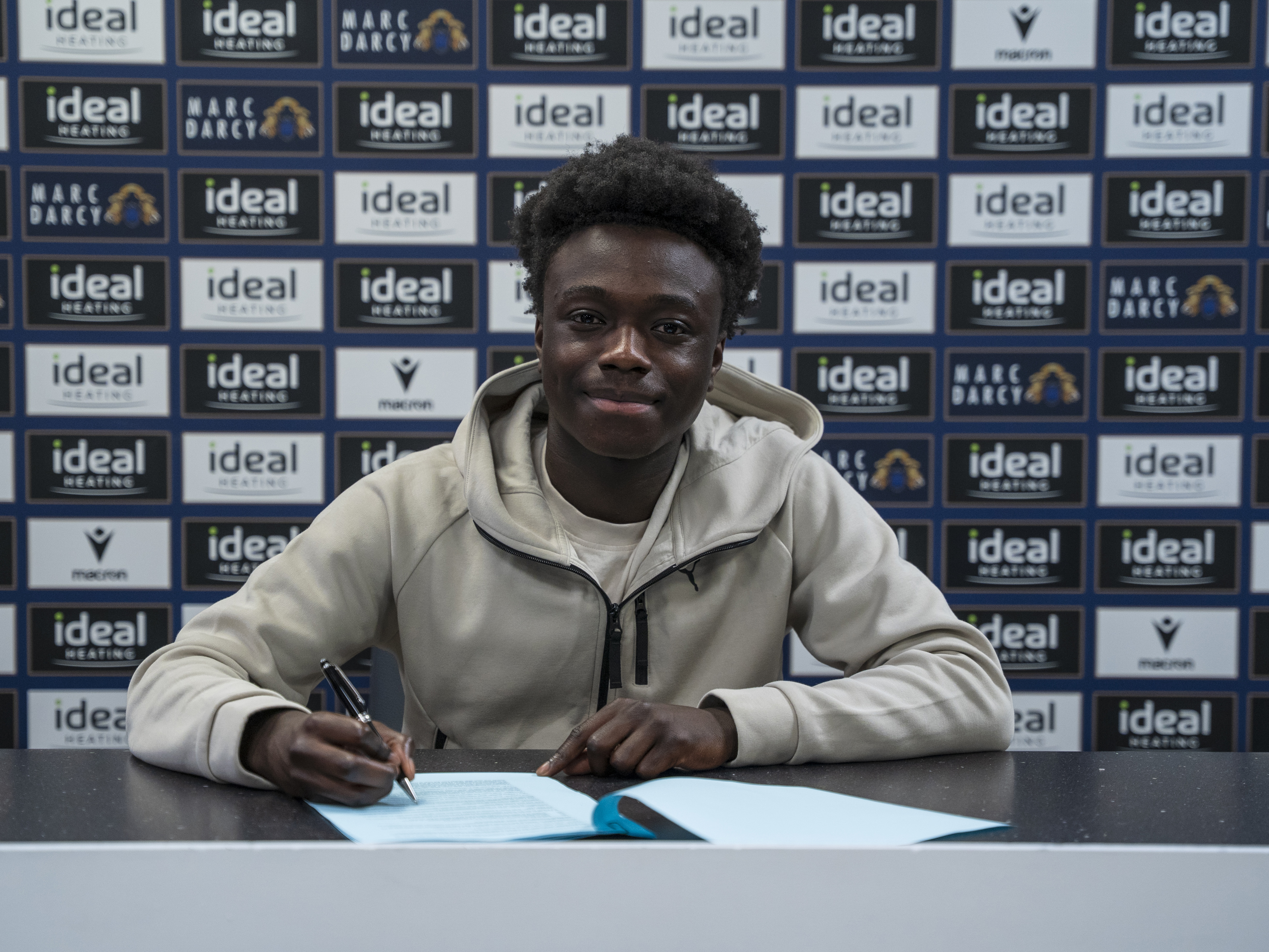 A photo of Dauda Iddrisa signing professional terms