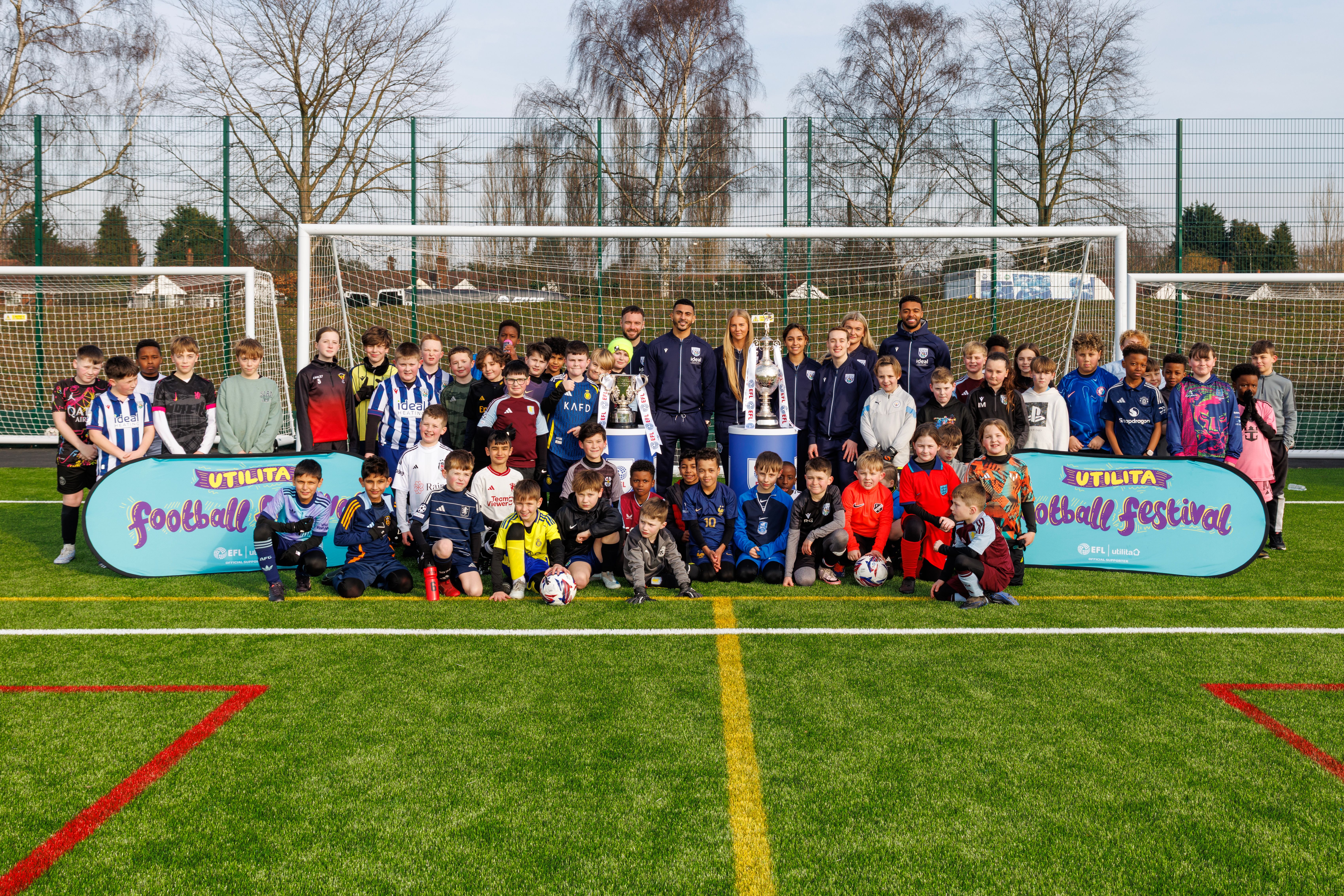 Utilita Festival participants pose with the Albion men's and women's first team.