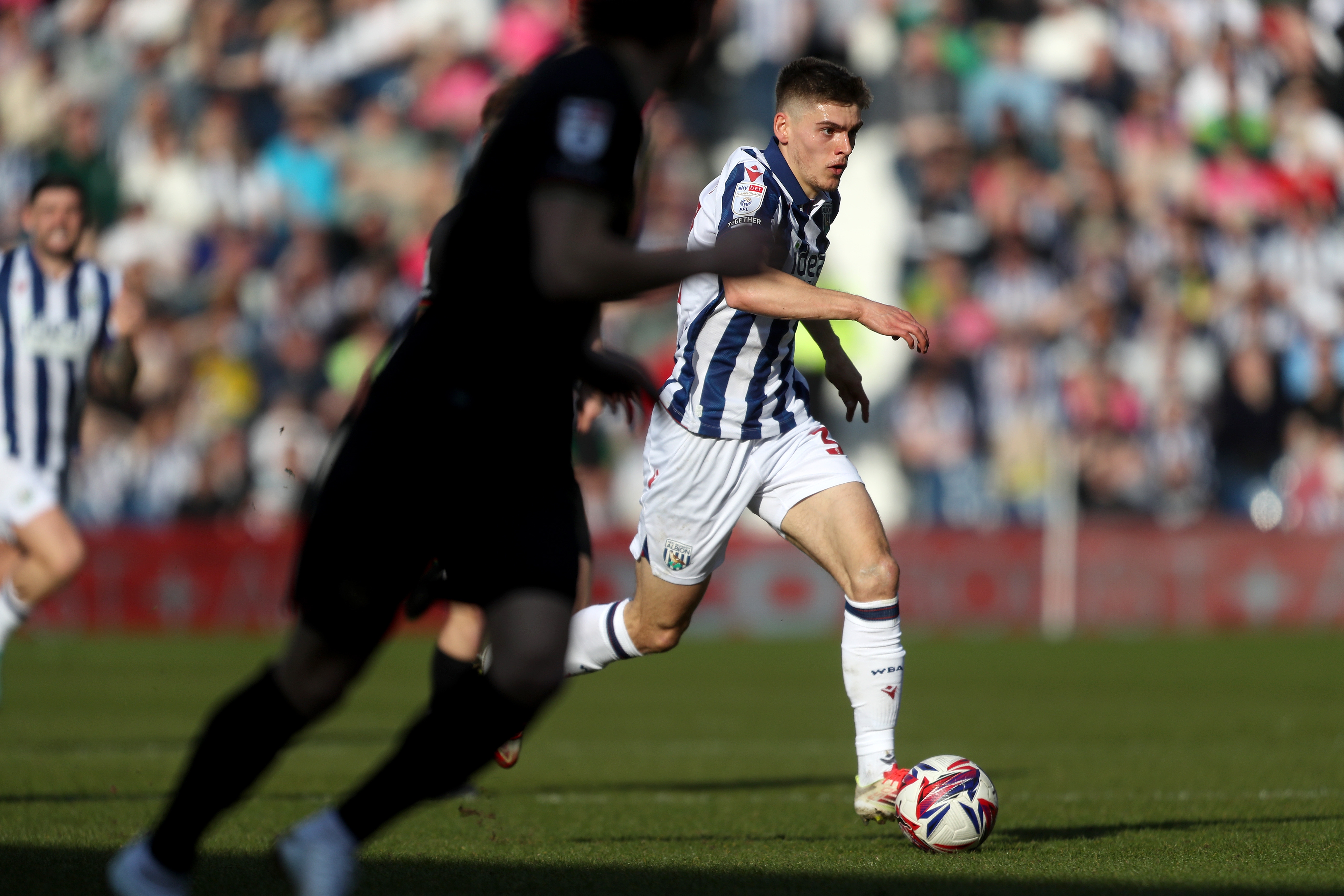 Tom Fellows running with the ball against QPR 