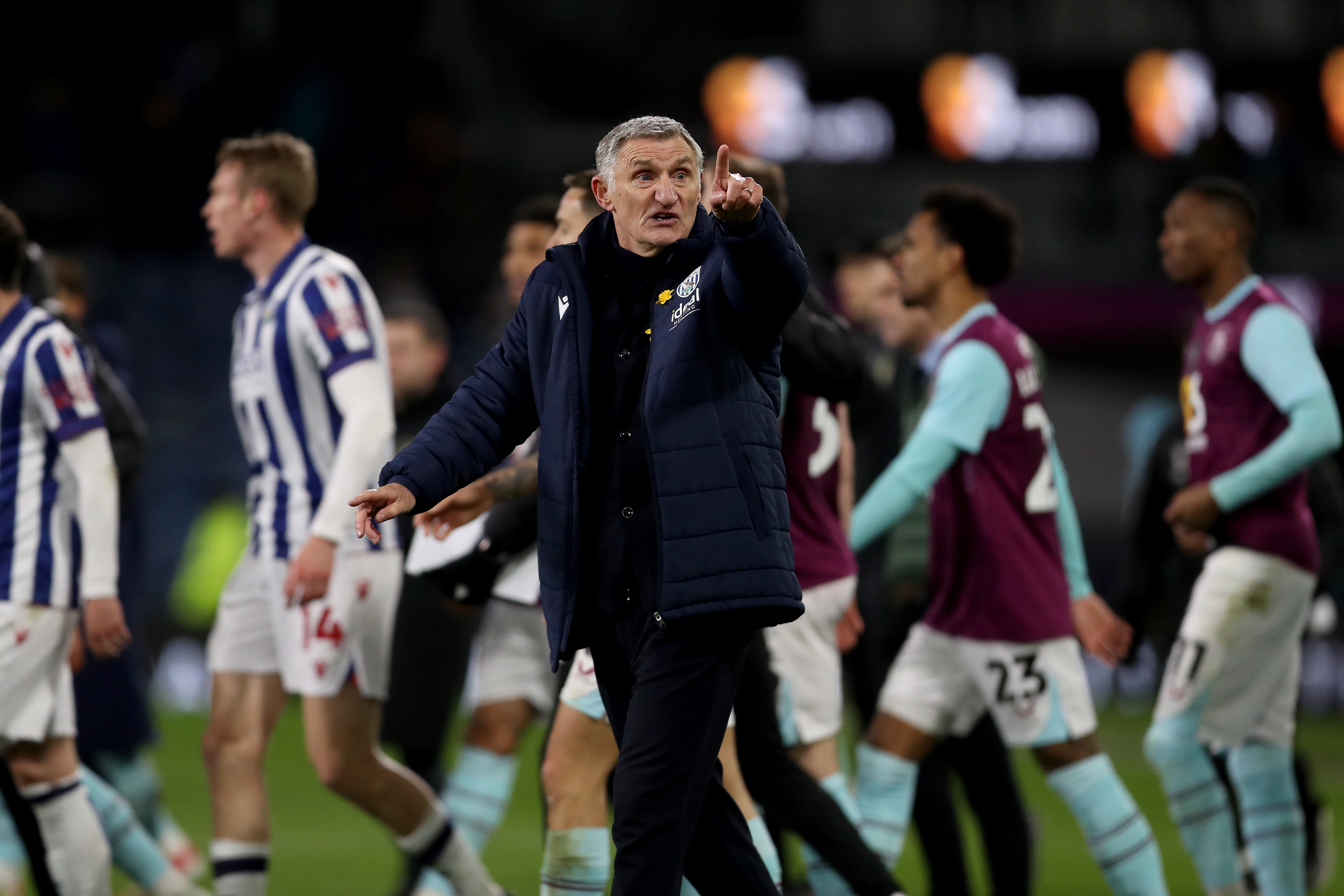 Tony Mowbray pointing at the end of the game at Burnley 