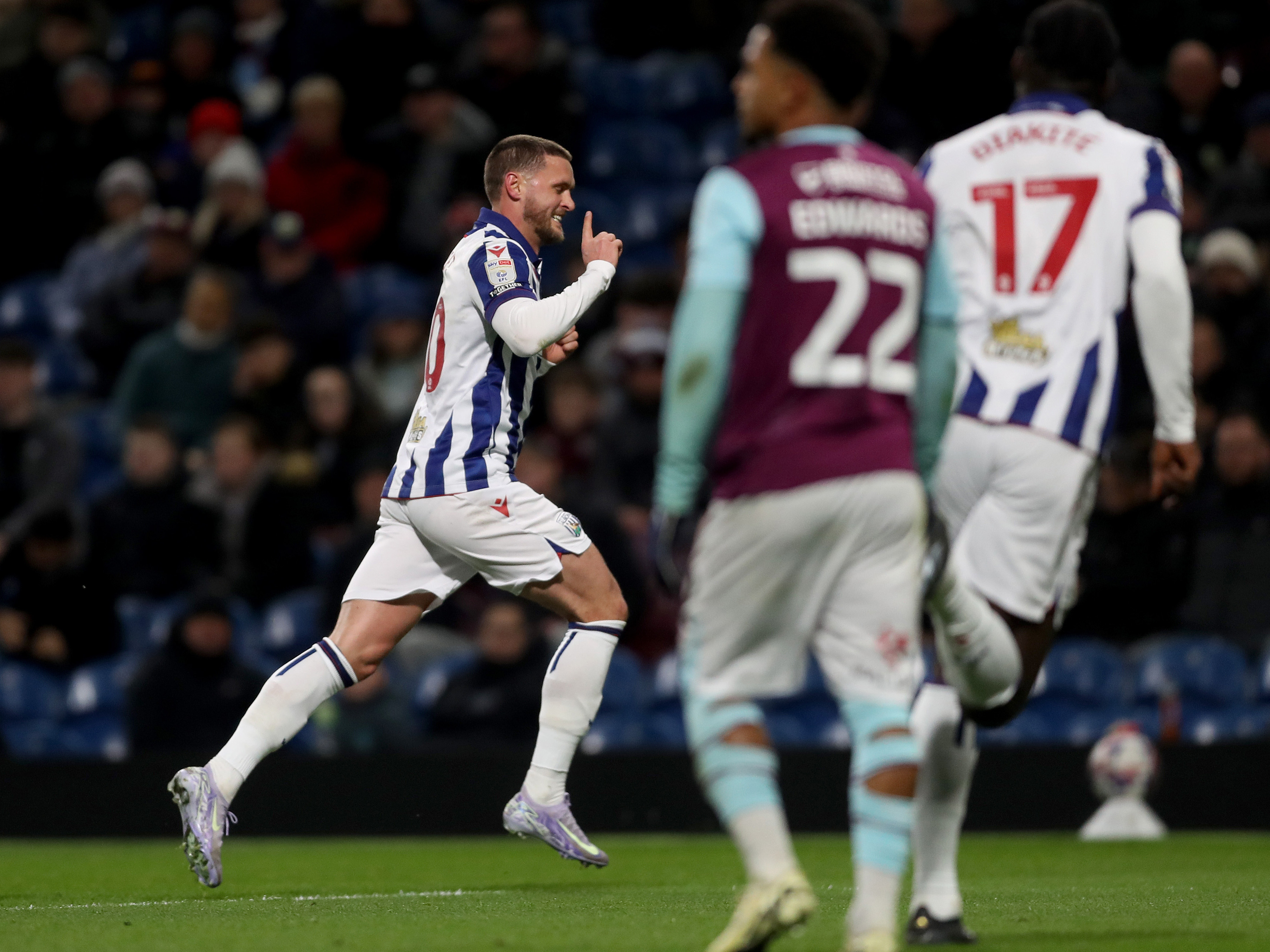 A photo of John Swift celebrating scoring versus Burnley at Turf Moor 2025