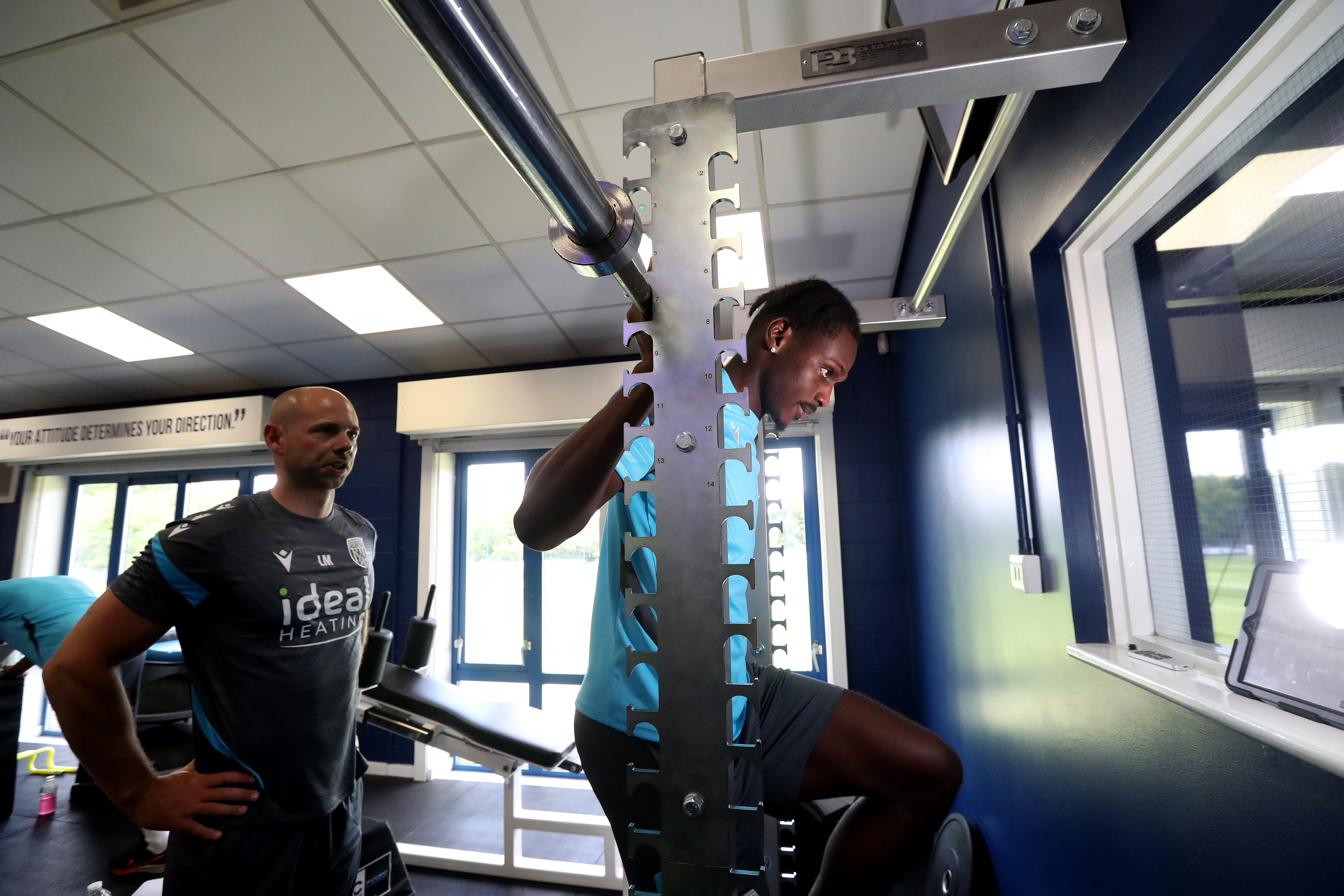 Ousmane Diakité lifting weights in the gym