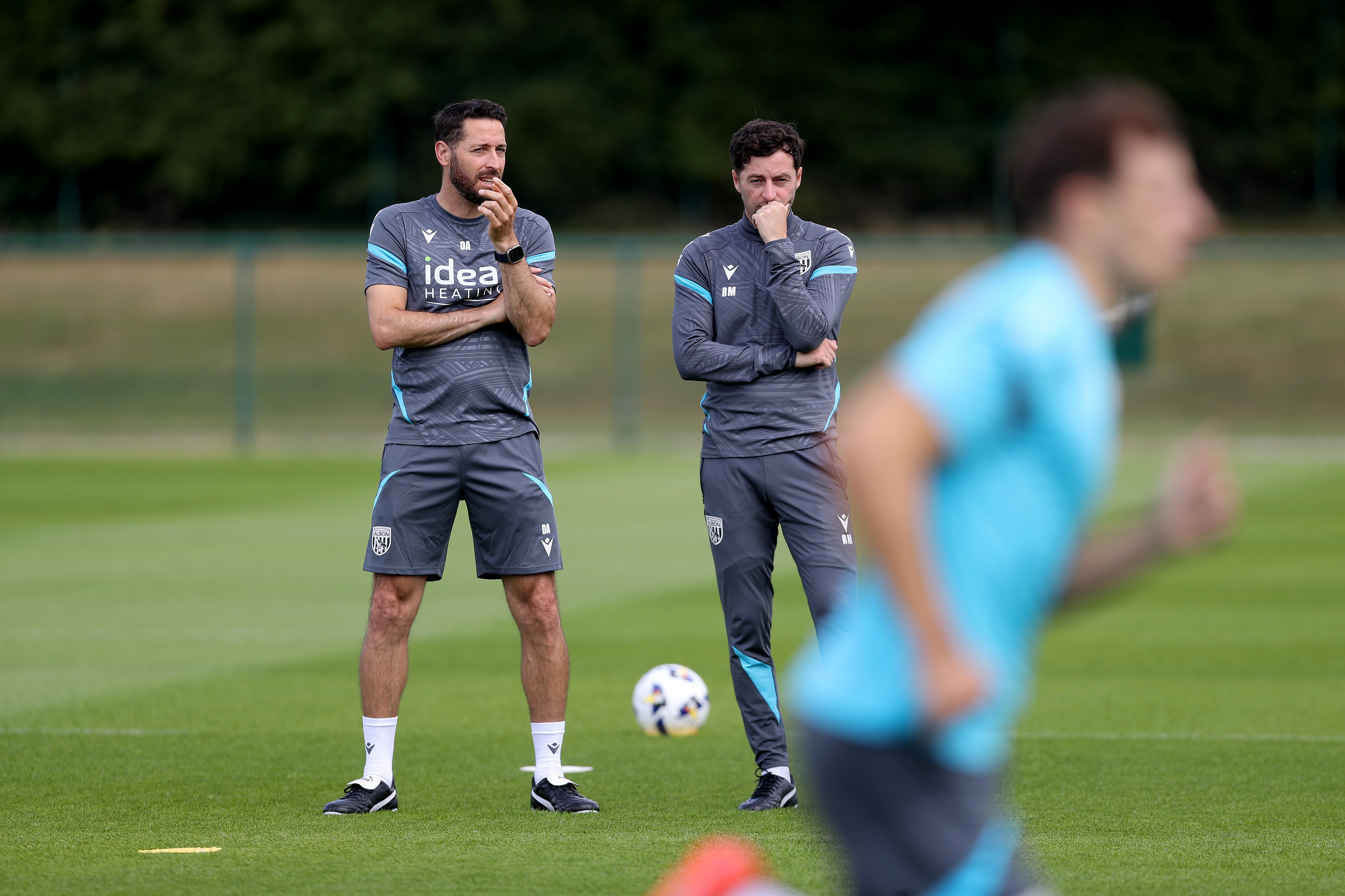 Ryan Mason watching training with Damia Abella 