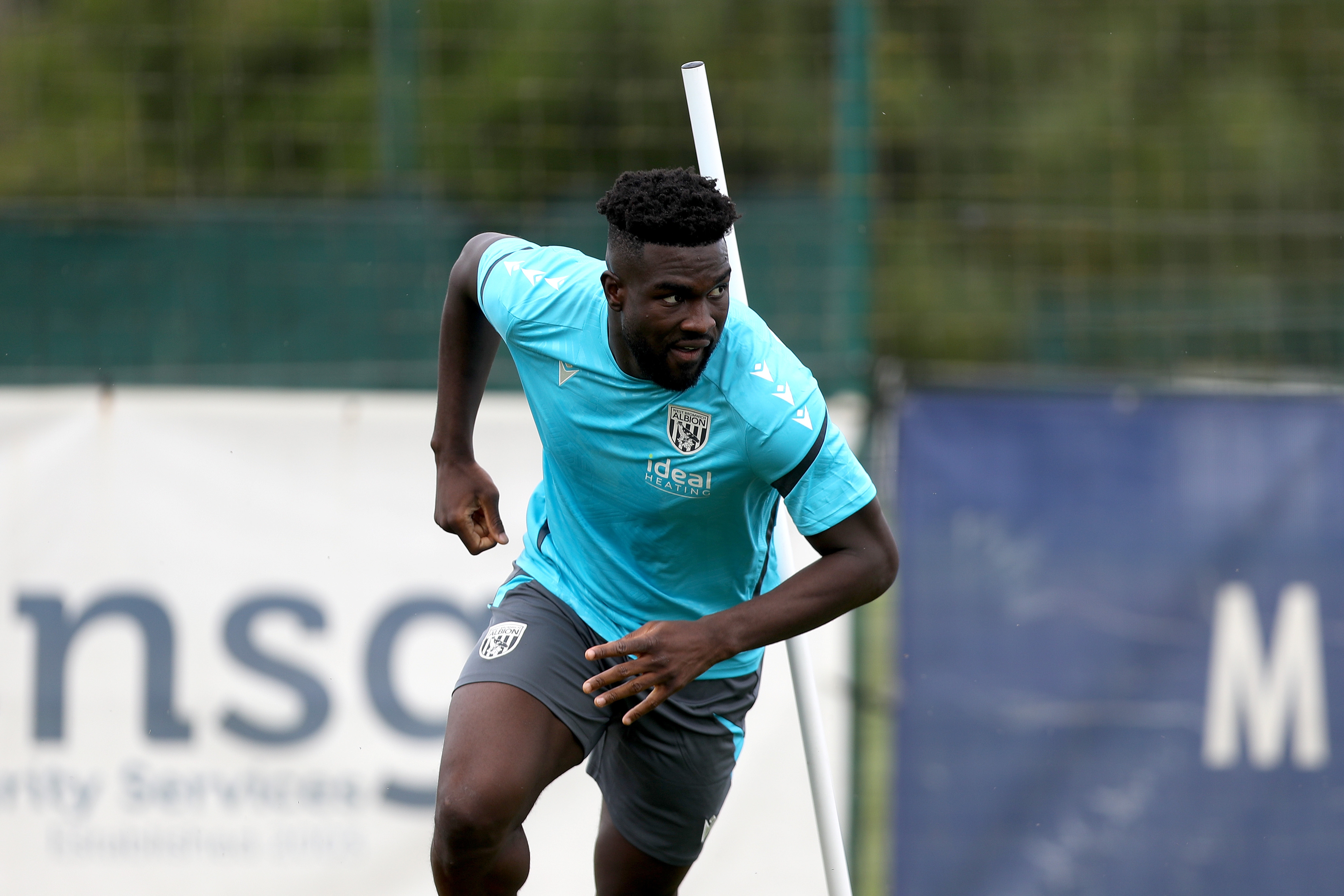 Daryl Dike running during a training session