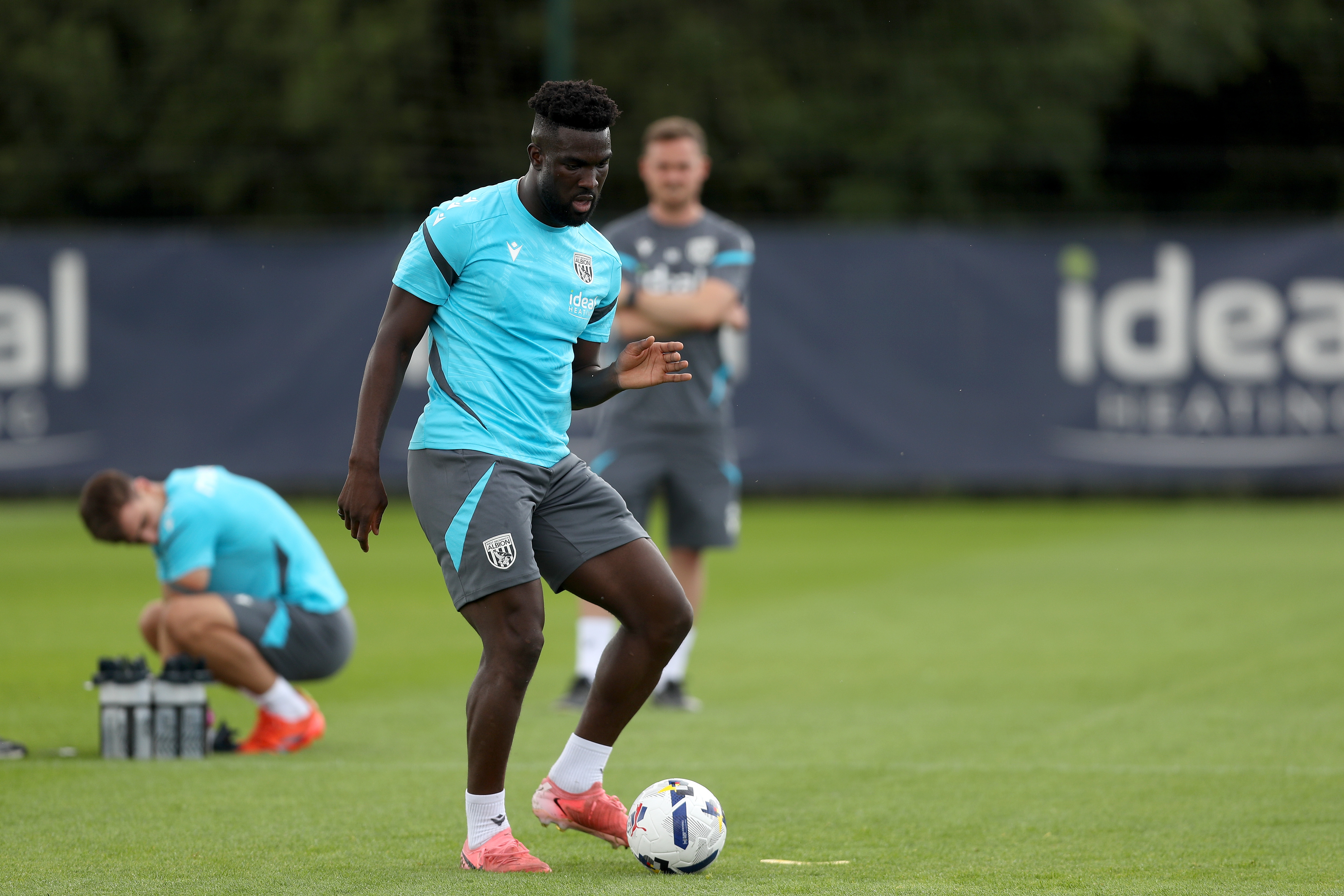 Daryl Dike on the ball during a training session
