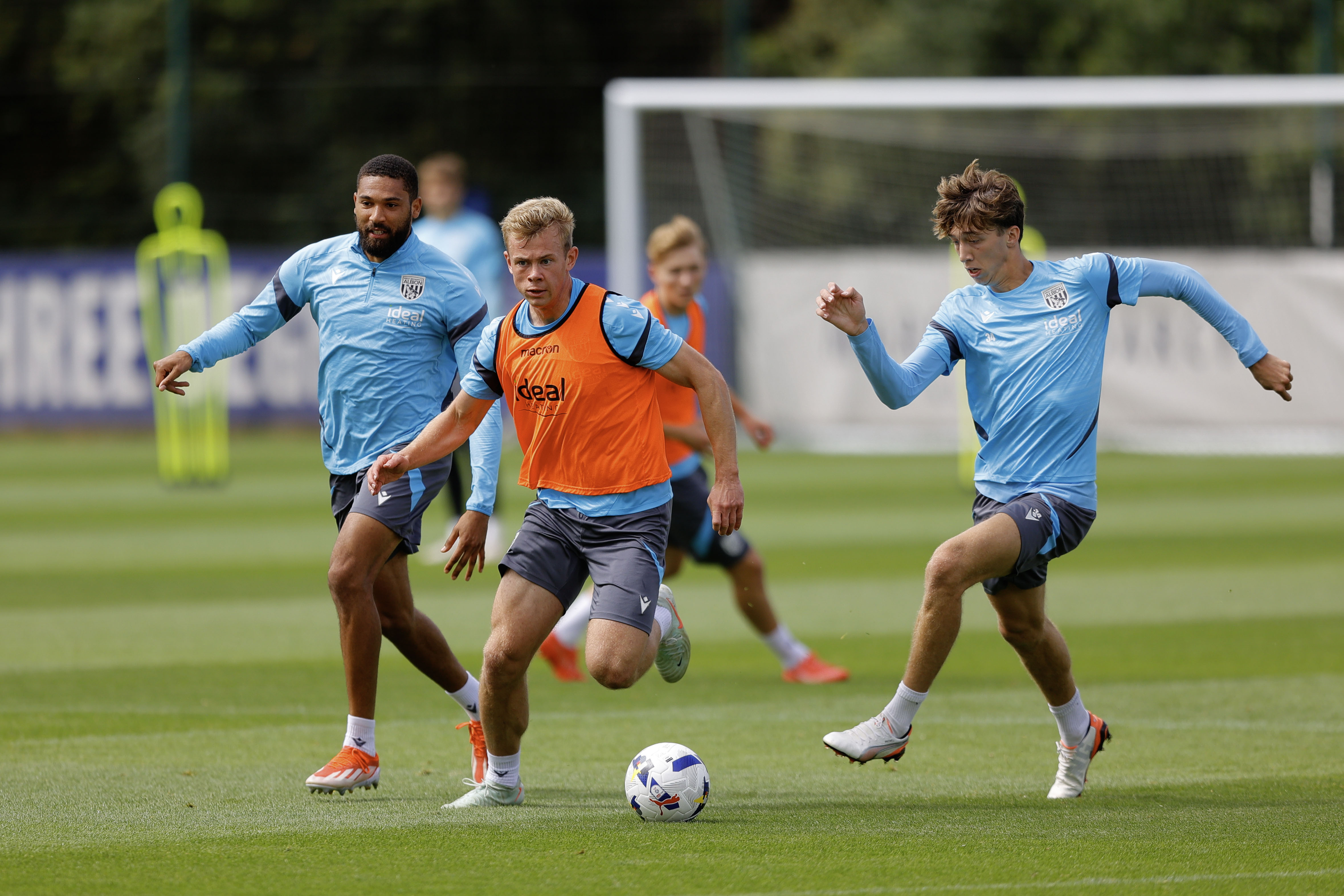 Aune Heggebø running with the ball while being chased by Harry Whitwell and George Campbell during a training session
