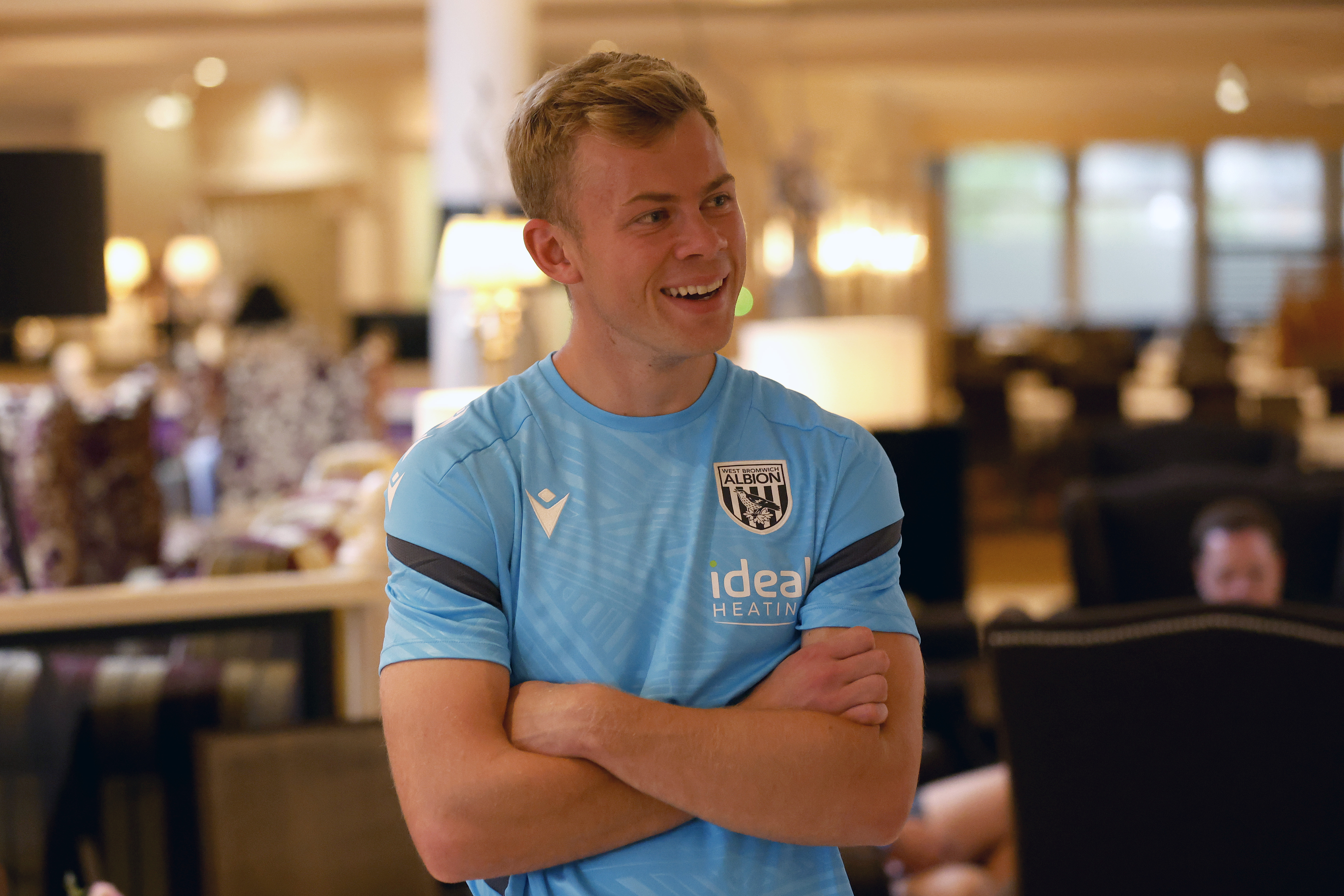 Aune Heggebø smiling with his arms folded 
