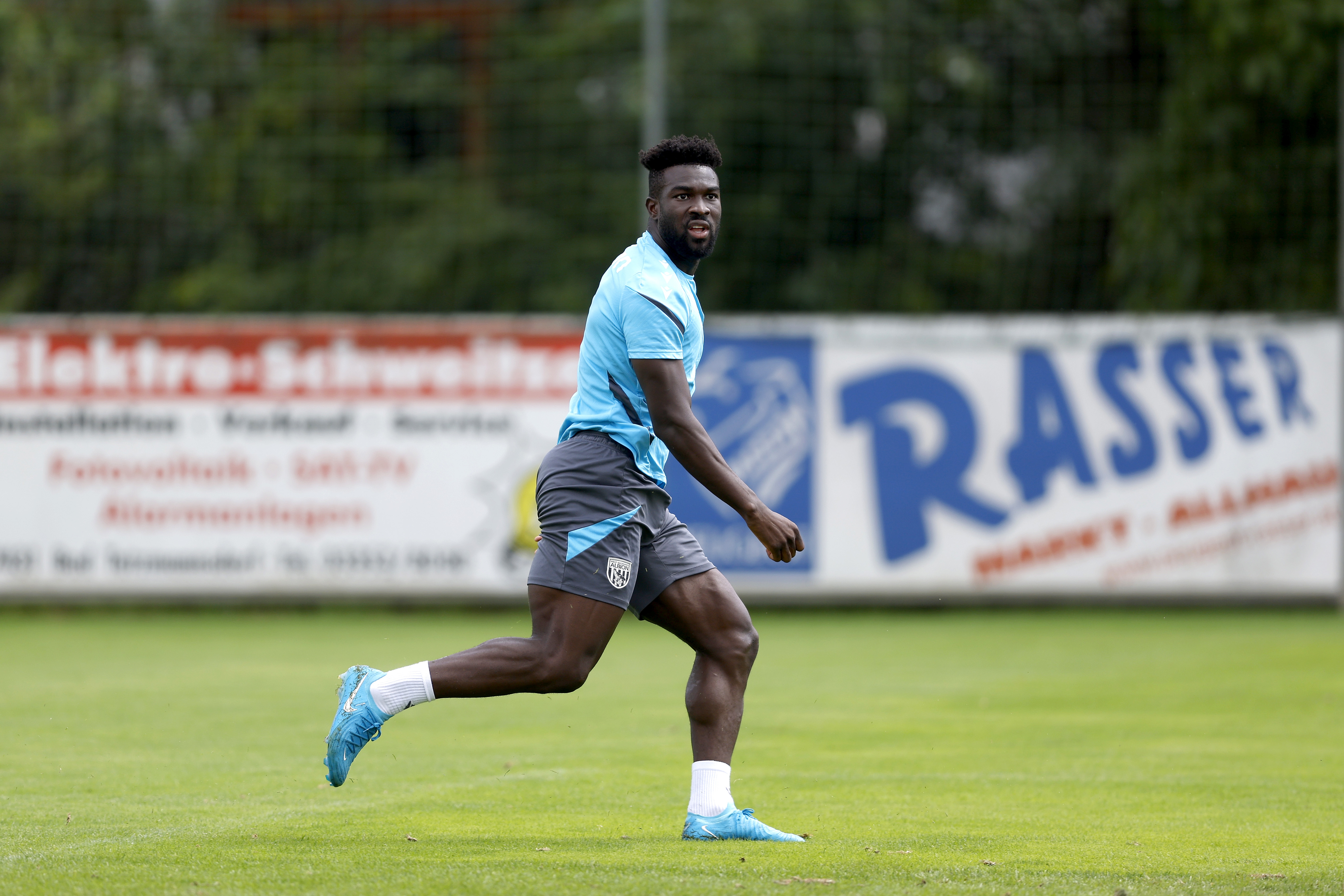 Daryl Dike in action during a training session in Austria