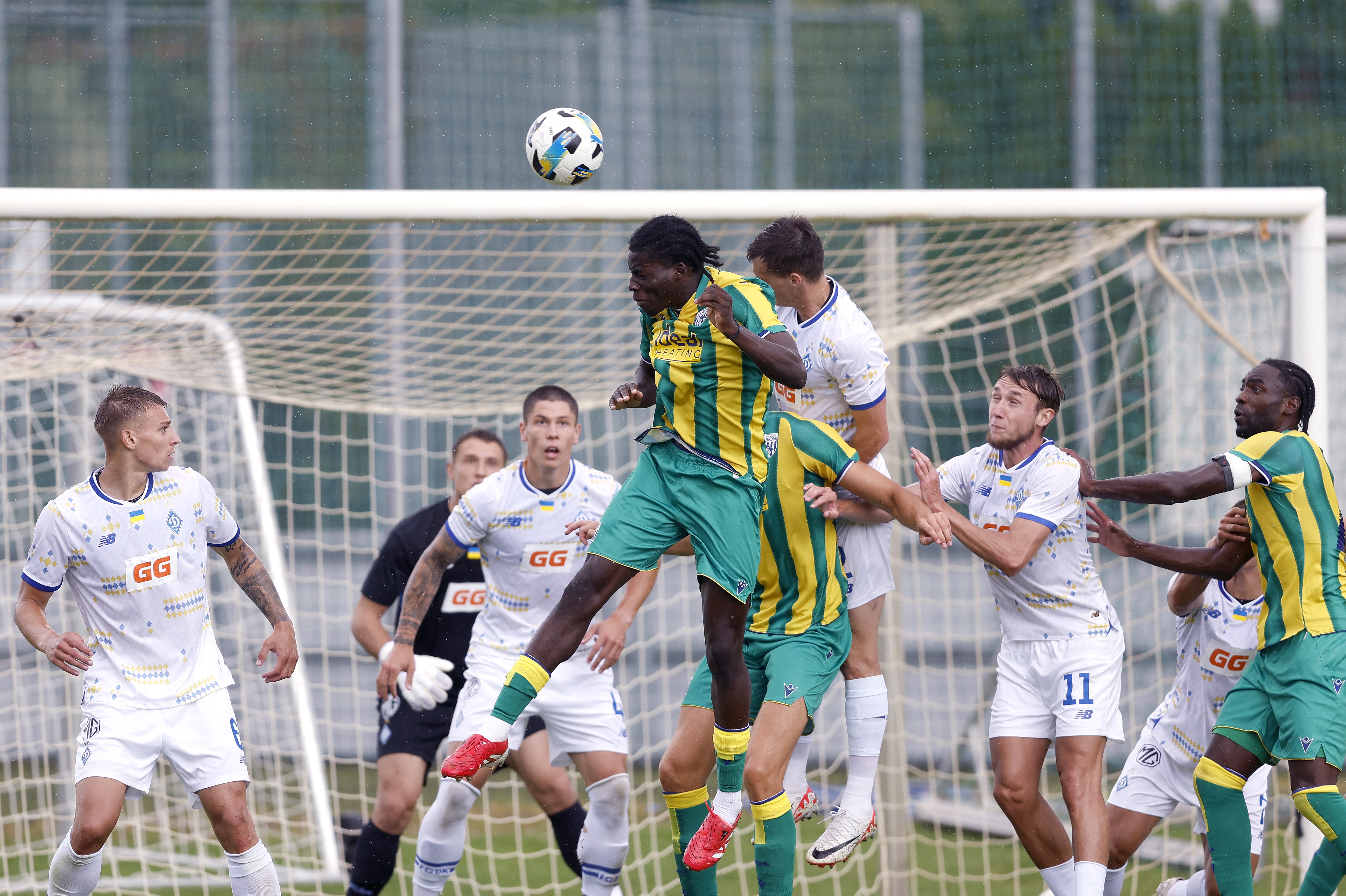 Mo Diomande in action against Dynamo Kyiv in pre-season in Austria 