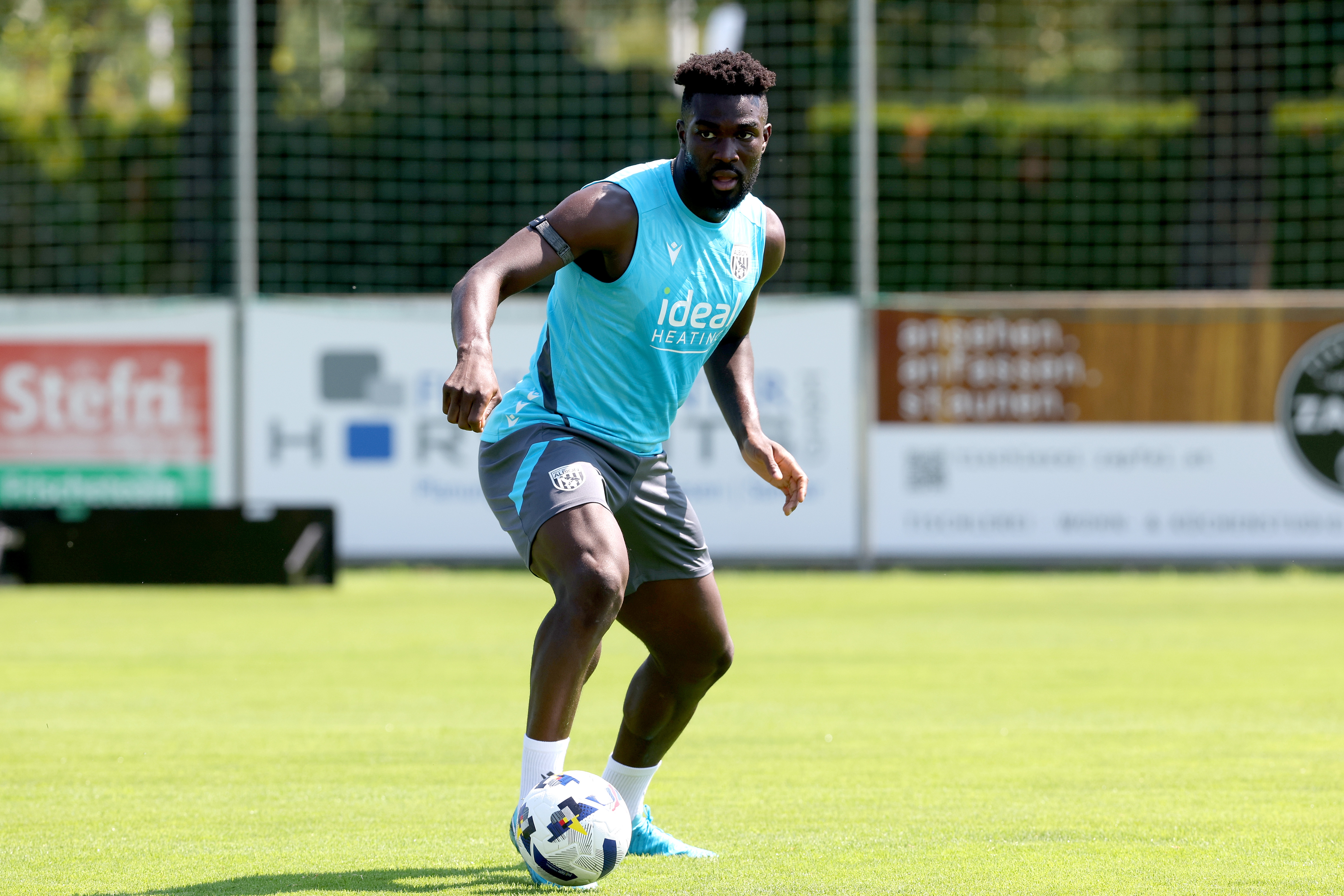 Daryl Dike on the ball during a training session