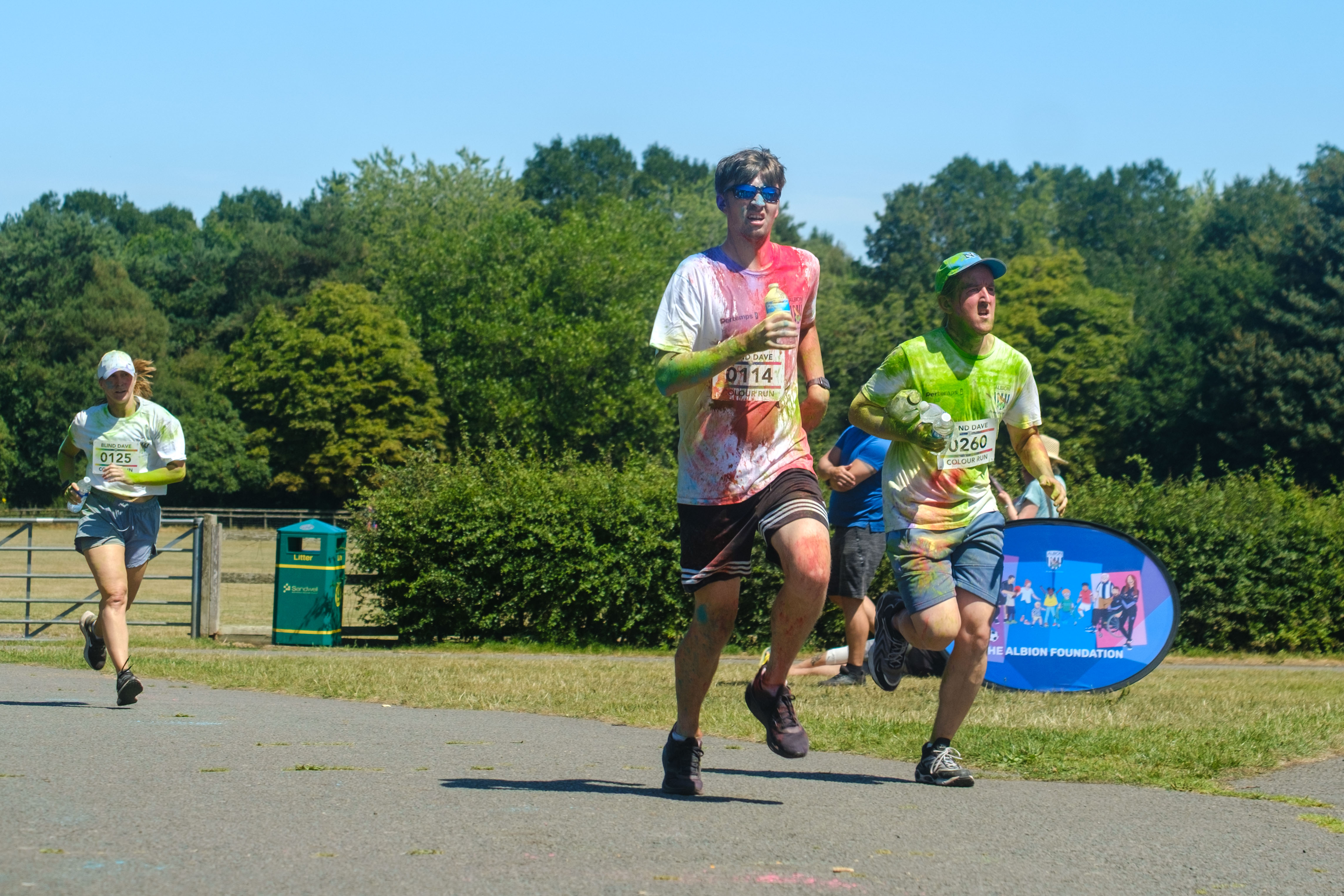 0114 & 0260 race towards the finish, with 0125 at a close distance.