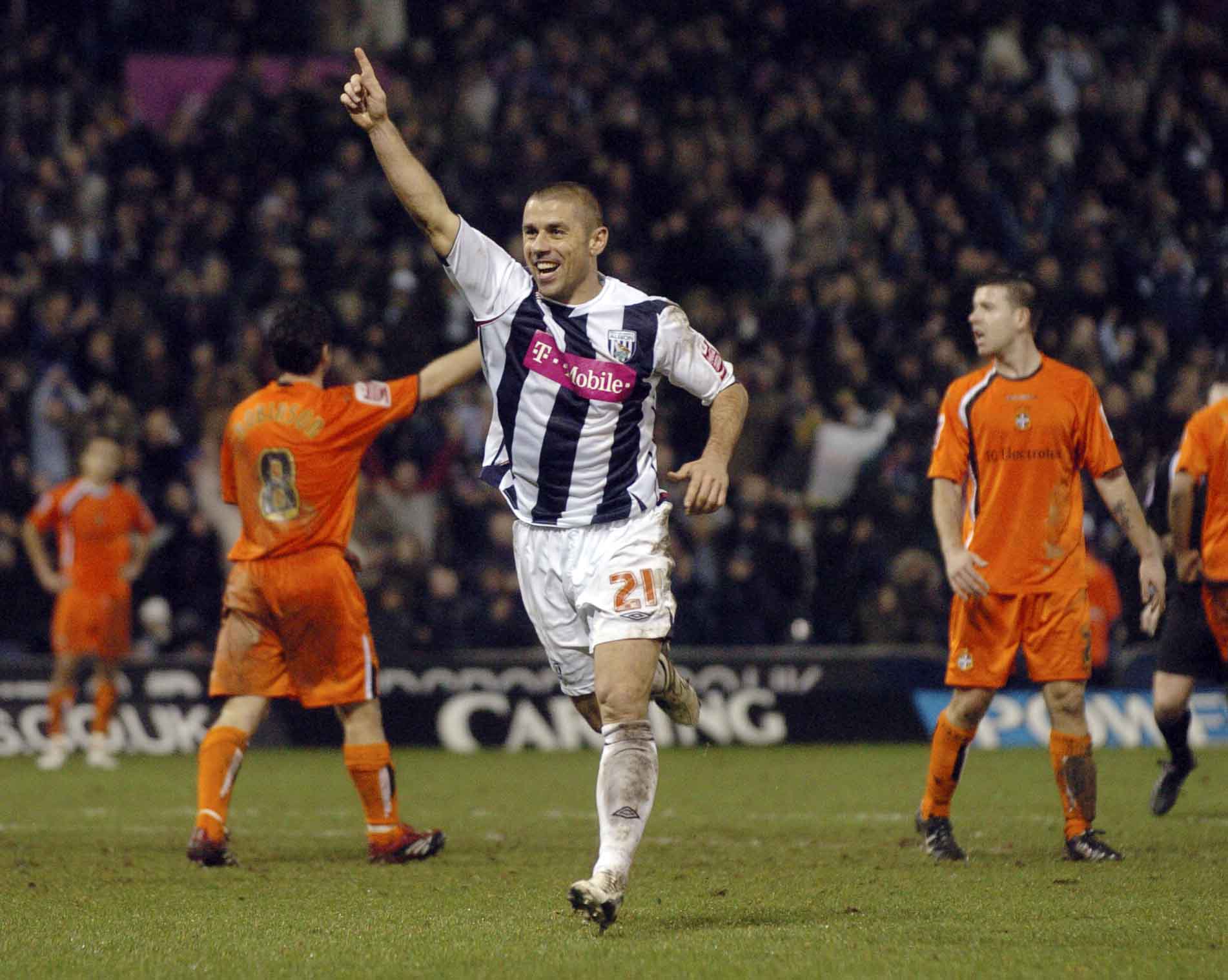 Kevin Phillips at scores against Luton Town (12 January 2007)