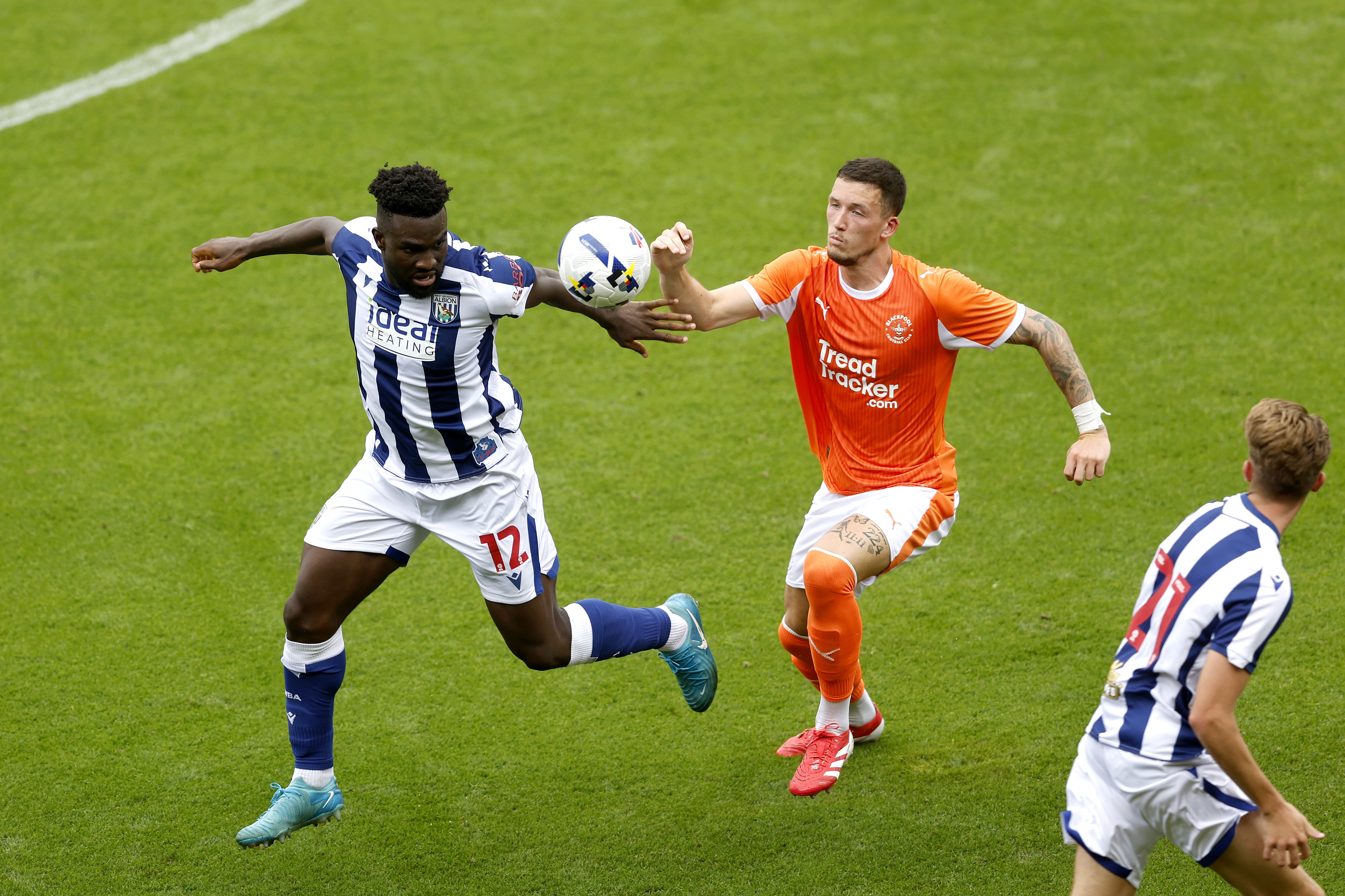 Daryl Dike in action against Blackpool