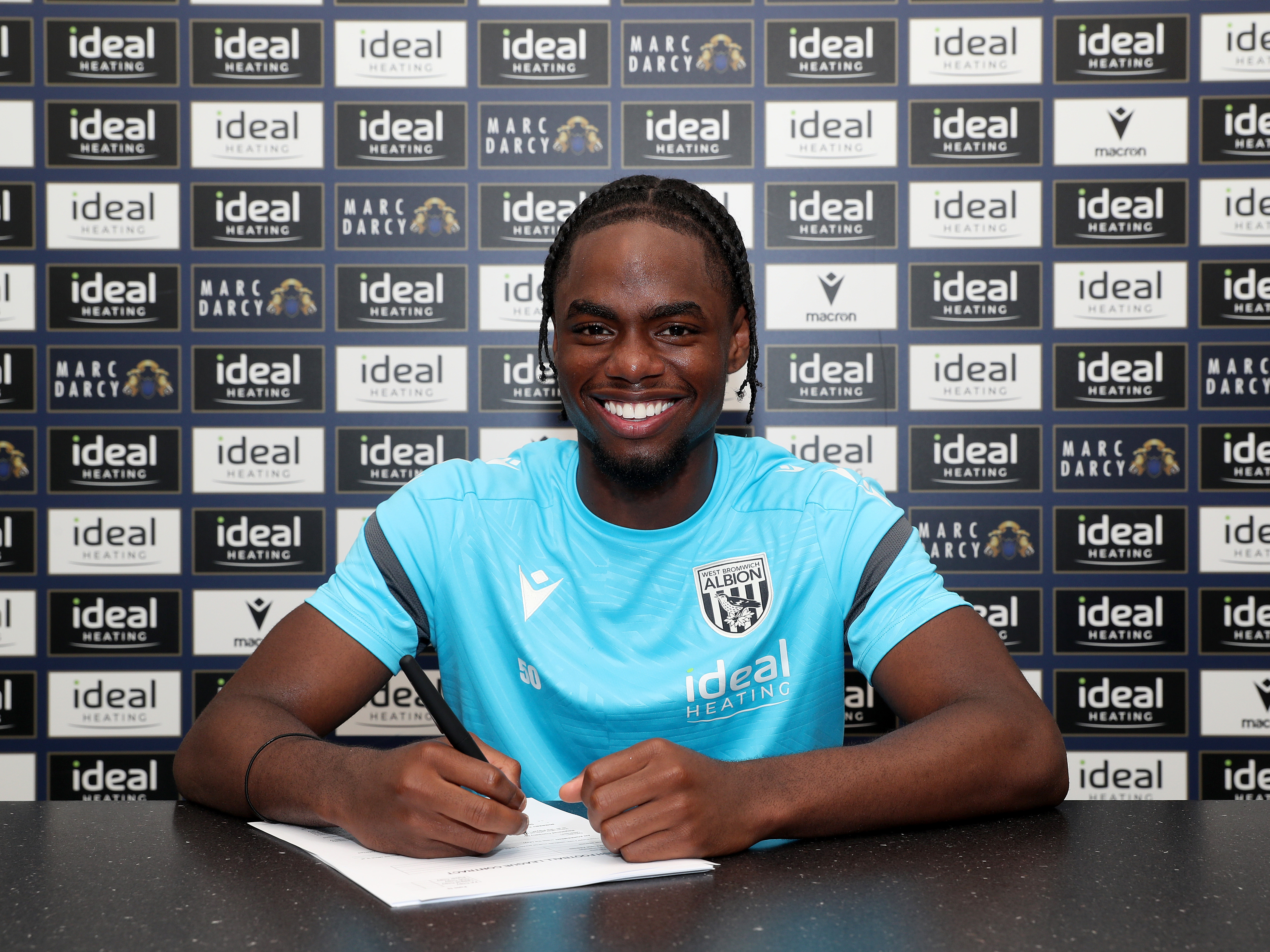 A photo of Albion attacker Akeel Higgins signing an extended contract with Albion