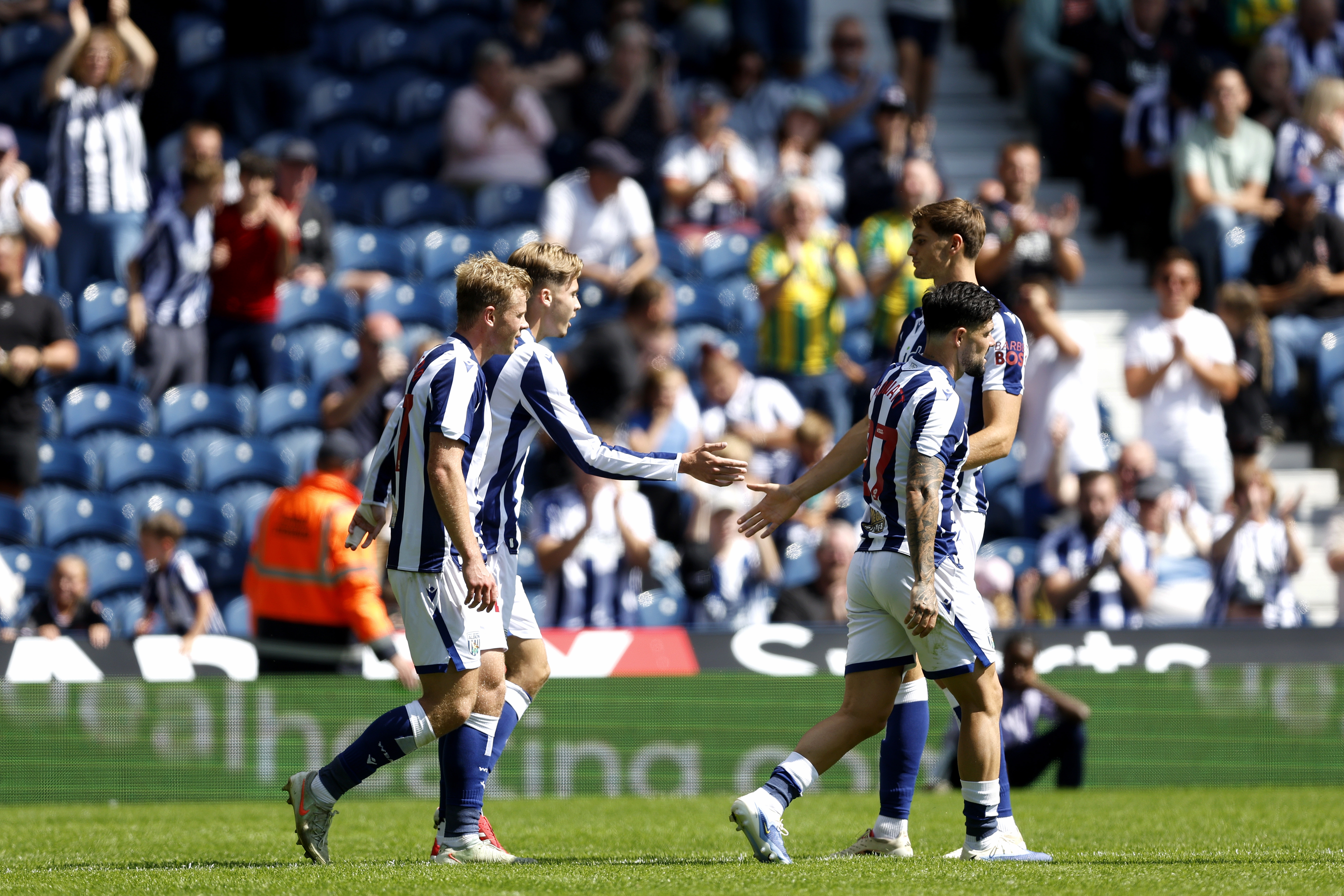 Isaac Price celebrates scoring against Rayo Vallecano with team-mates