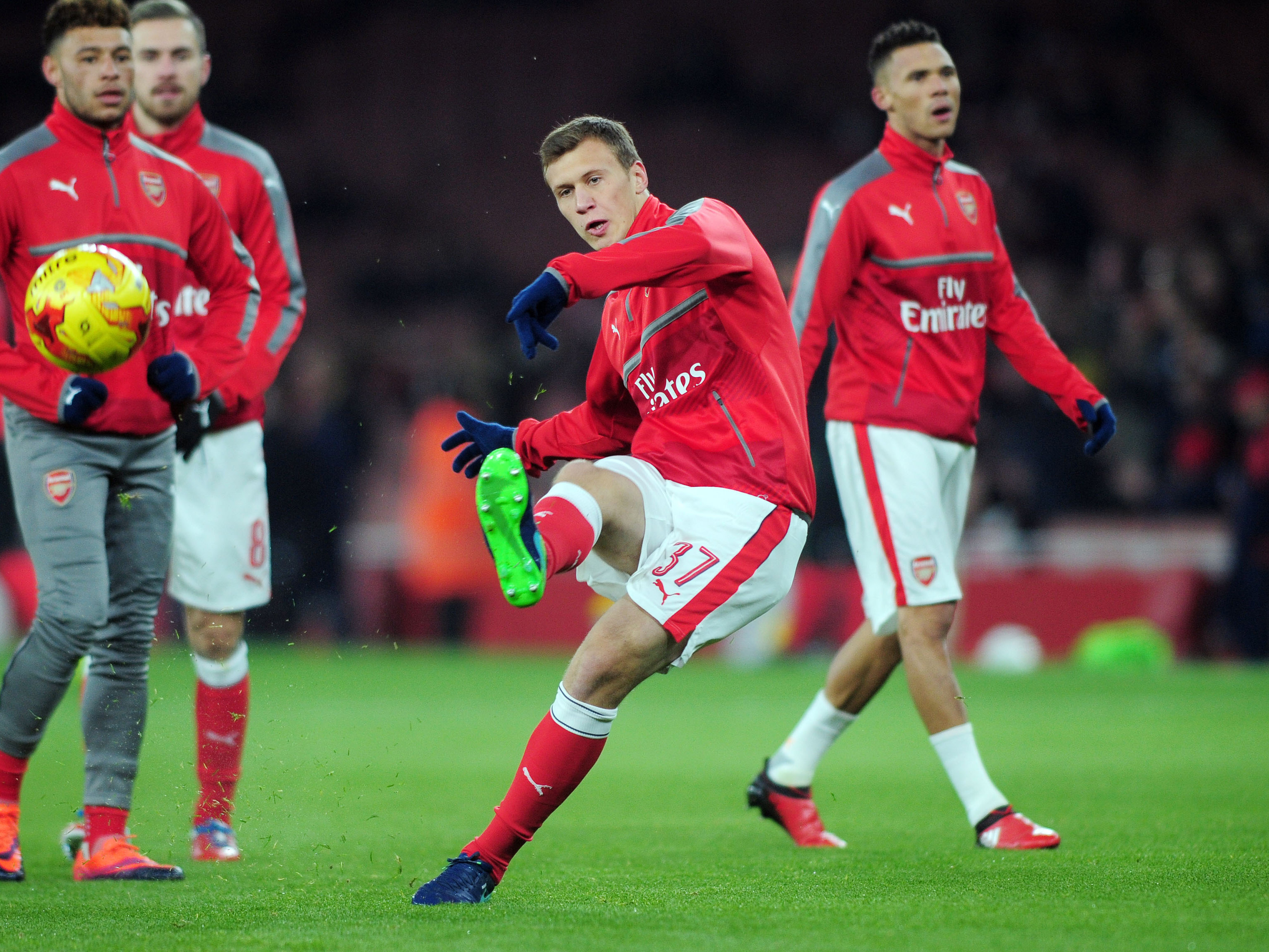 A photo of Krystian Bielik warming up for former club Arsenal