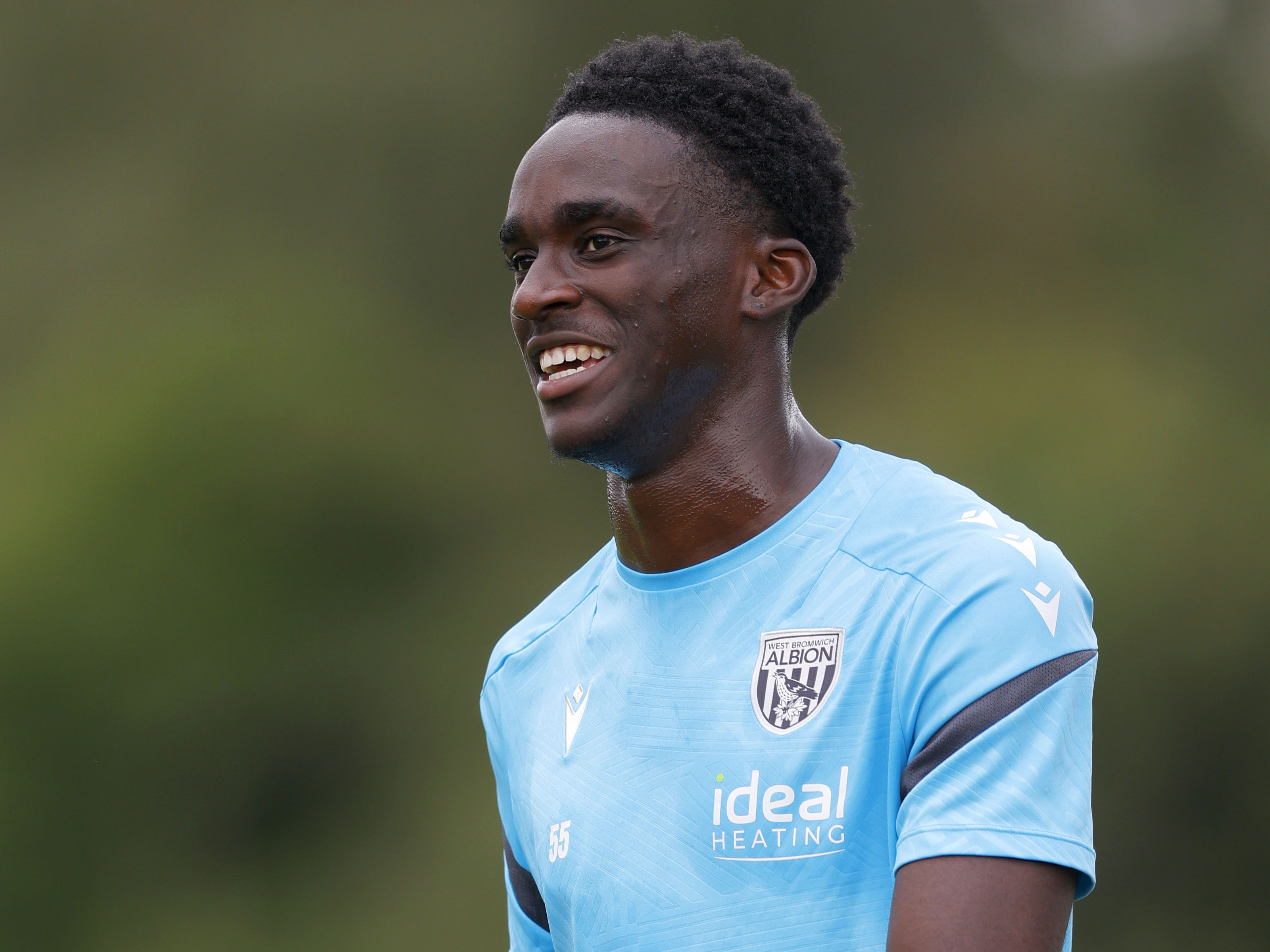 A photo of Albion U21 striker Dan Chimeziri in the 2025/26 blue training kit