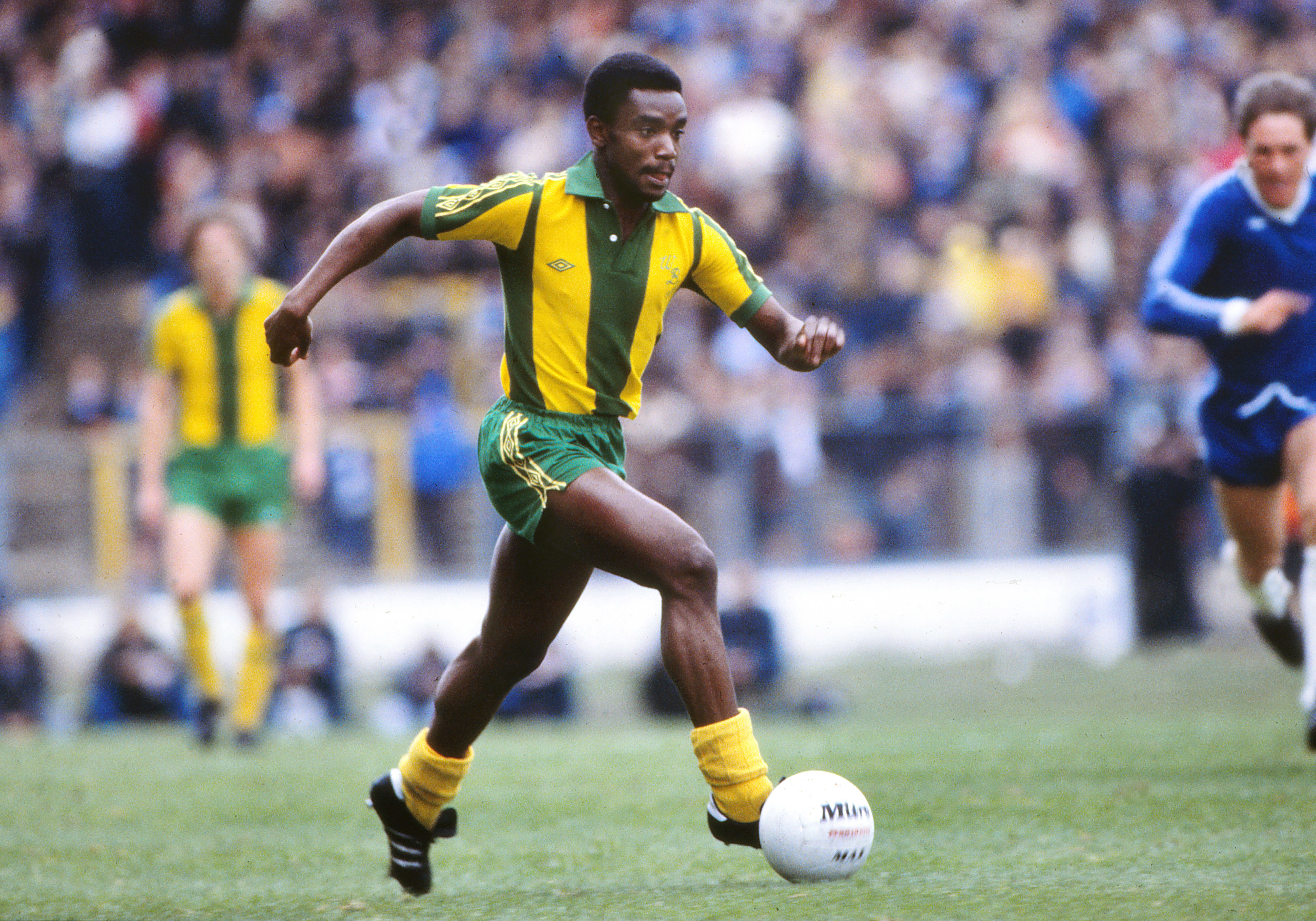 Laurie Cunningham on the ball for WBA at Chelsea in the 70s in the yellow and green away kit