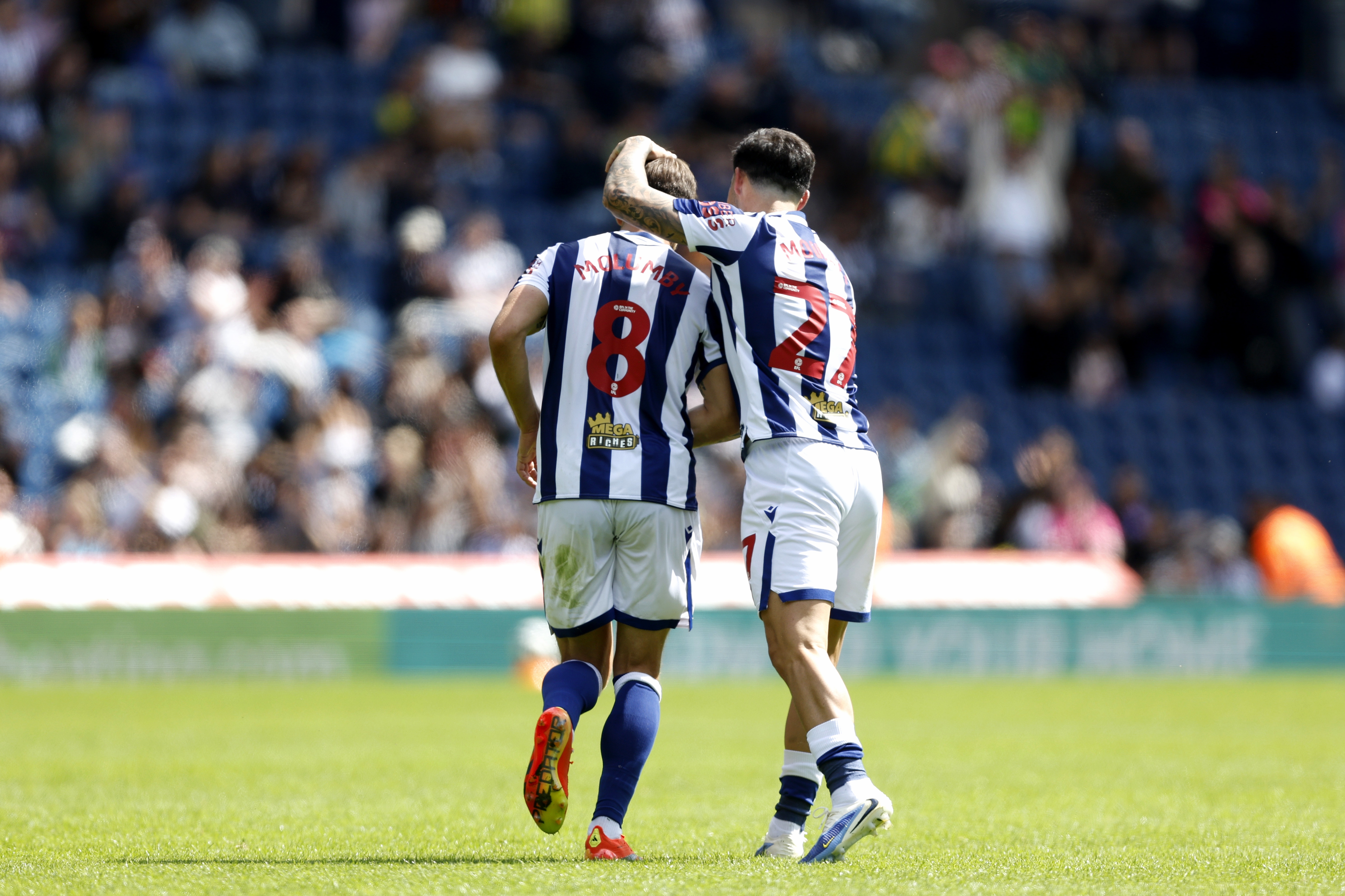 Jayson Molumby celebrates with Alex Mowatt after scoring against Rayo Vallecano