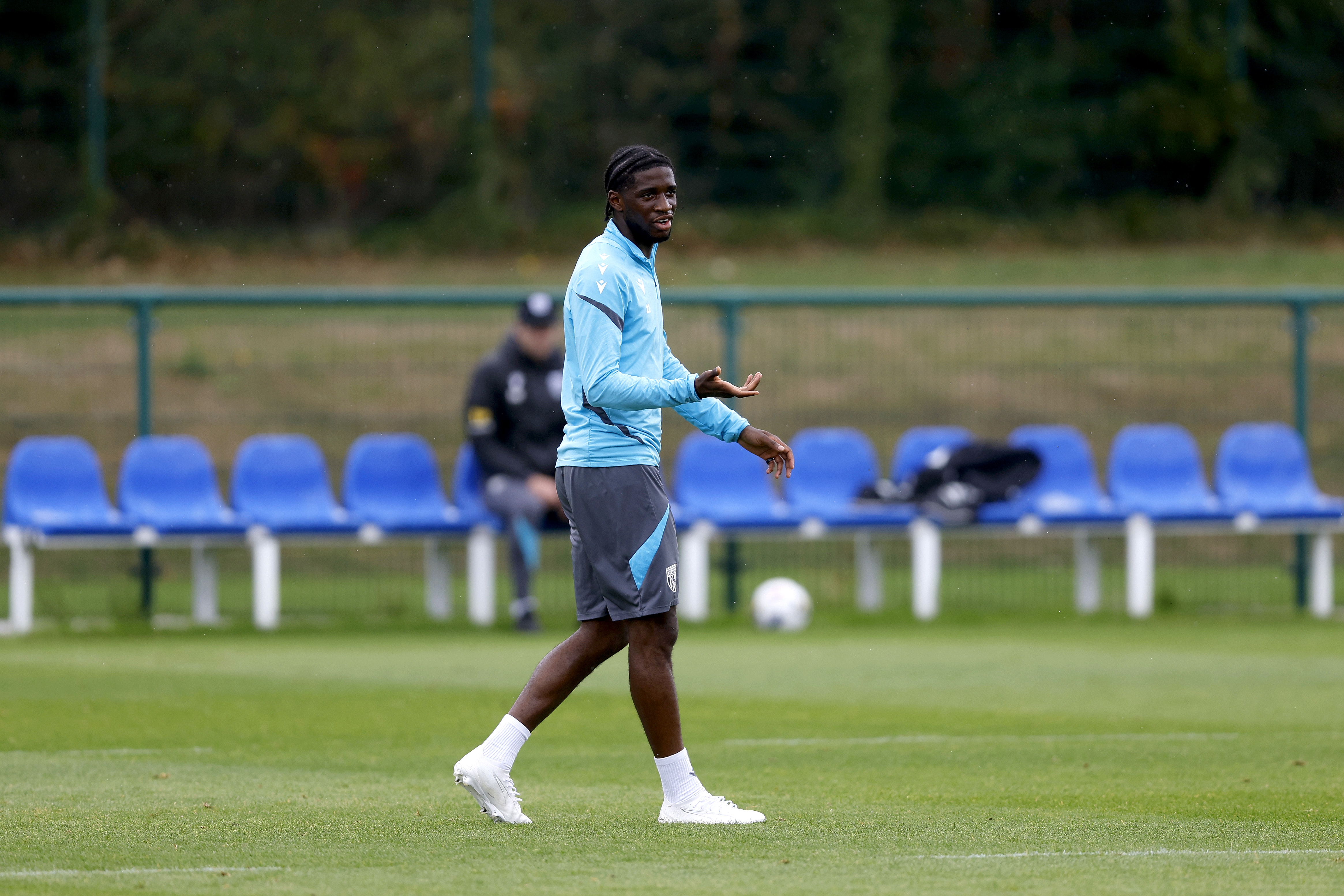 Samuel Iling-Junior in action during training 