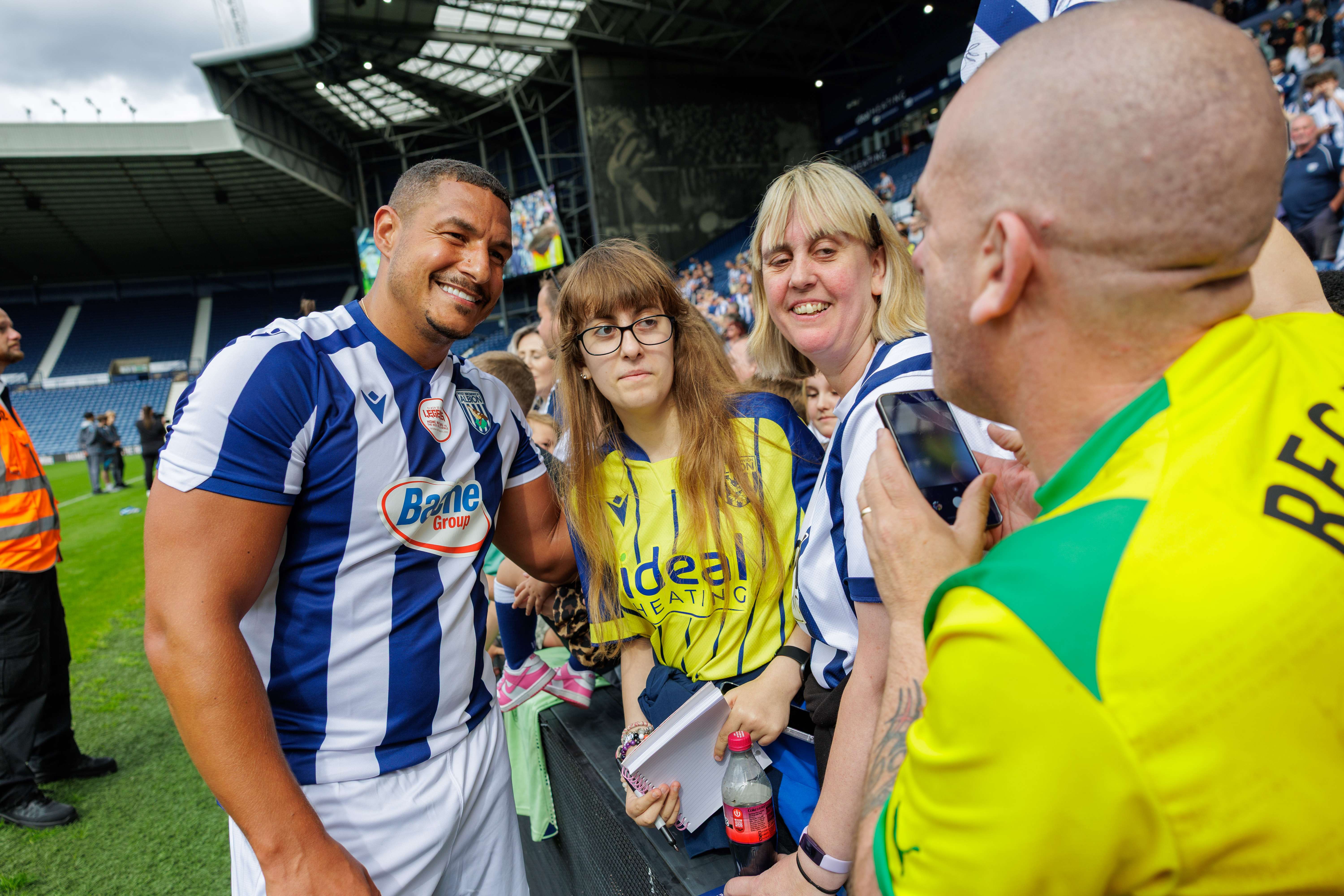 Jake Livermore and fans.