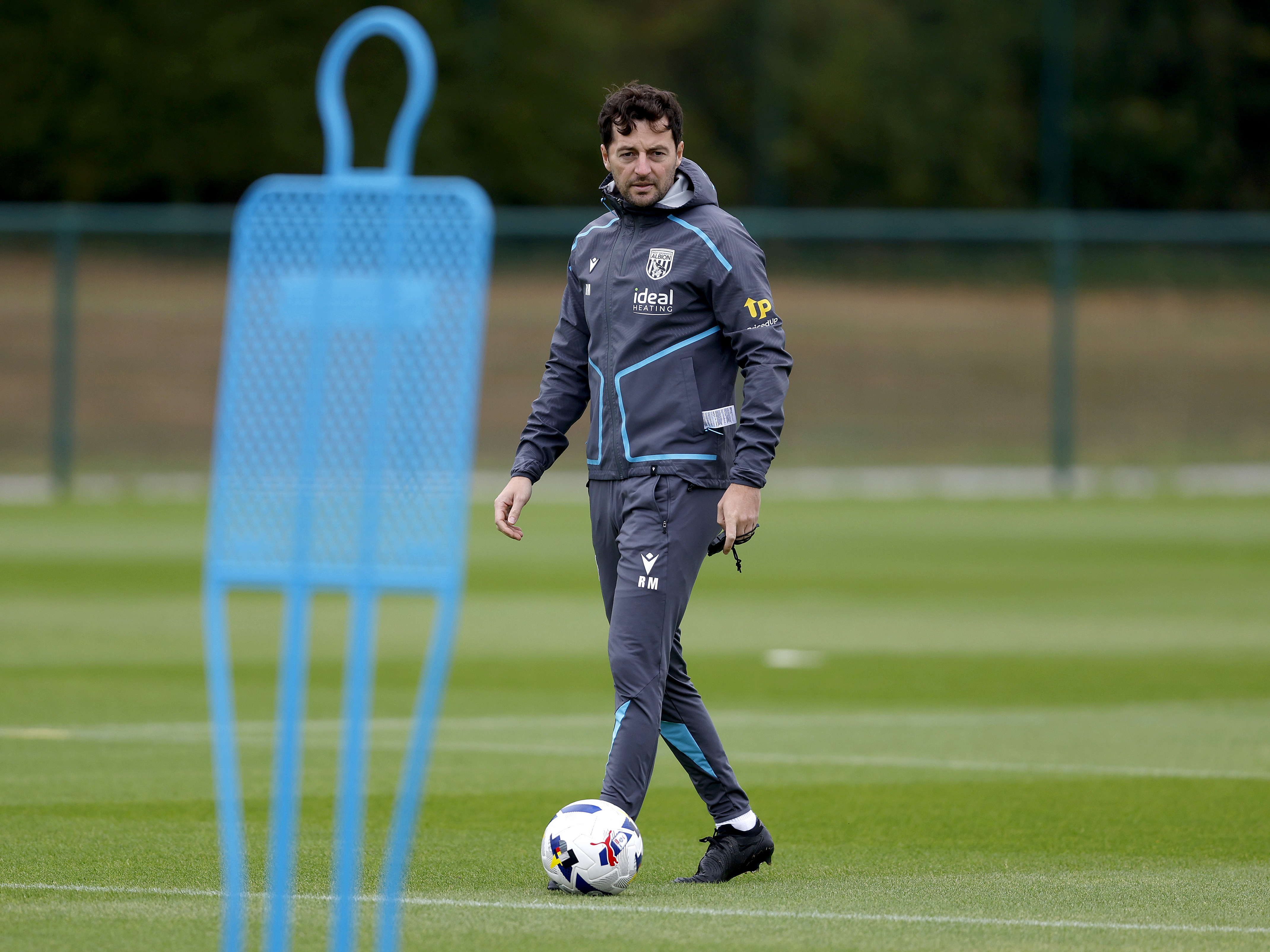 An image of Ryan Mason taking training