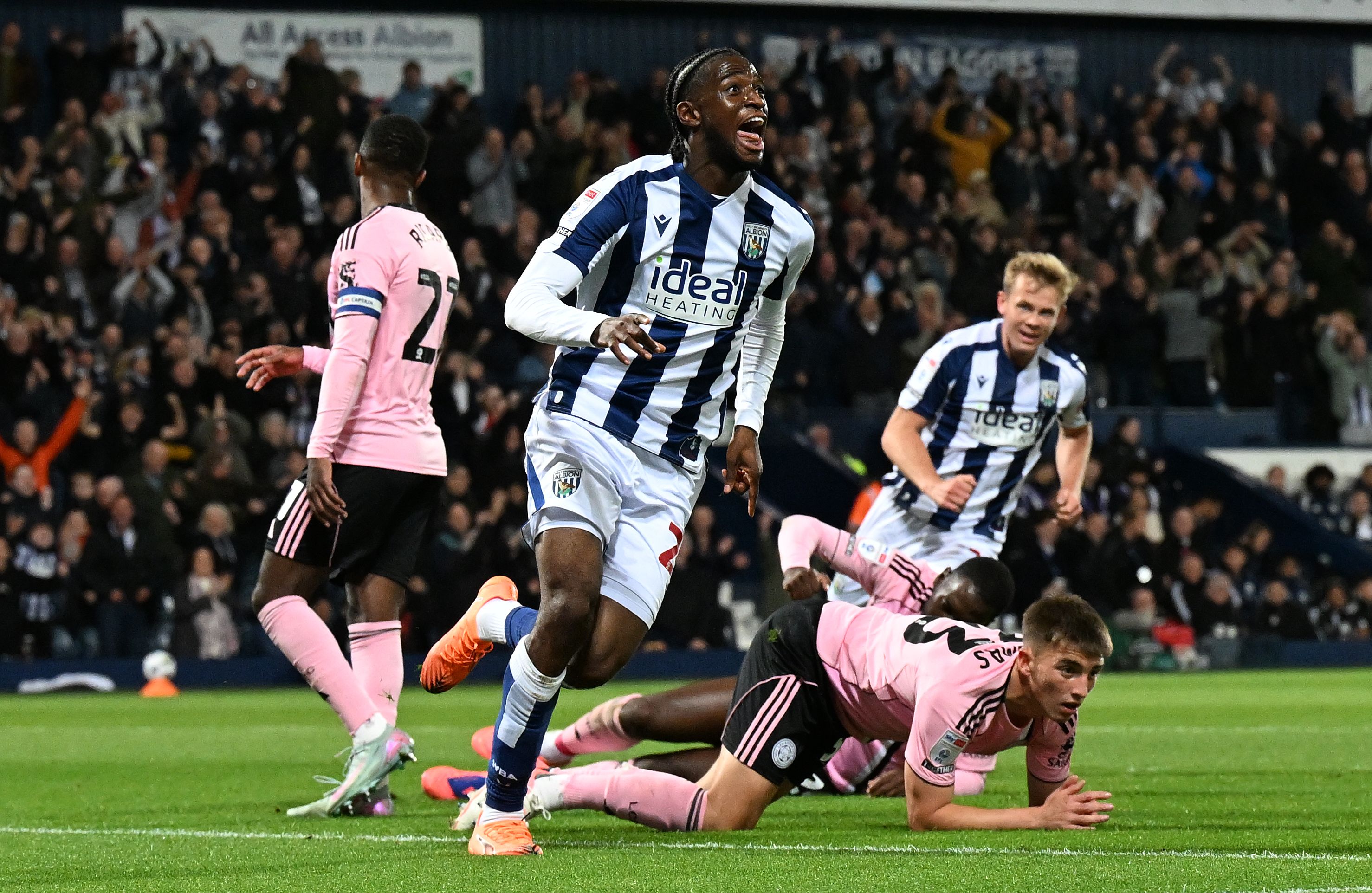 Samuel Iling-Junior celebrates scoring against Leicester 