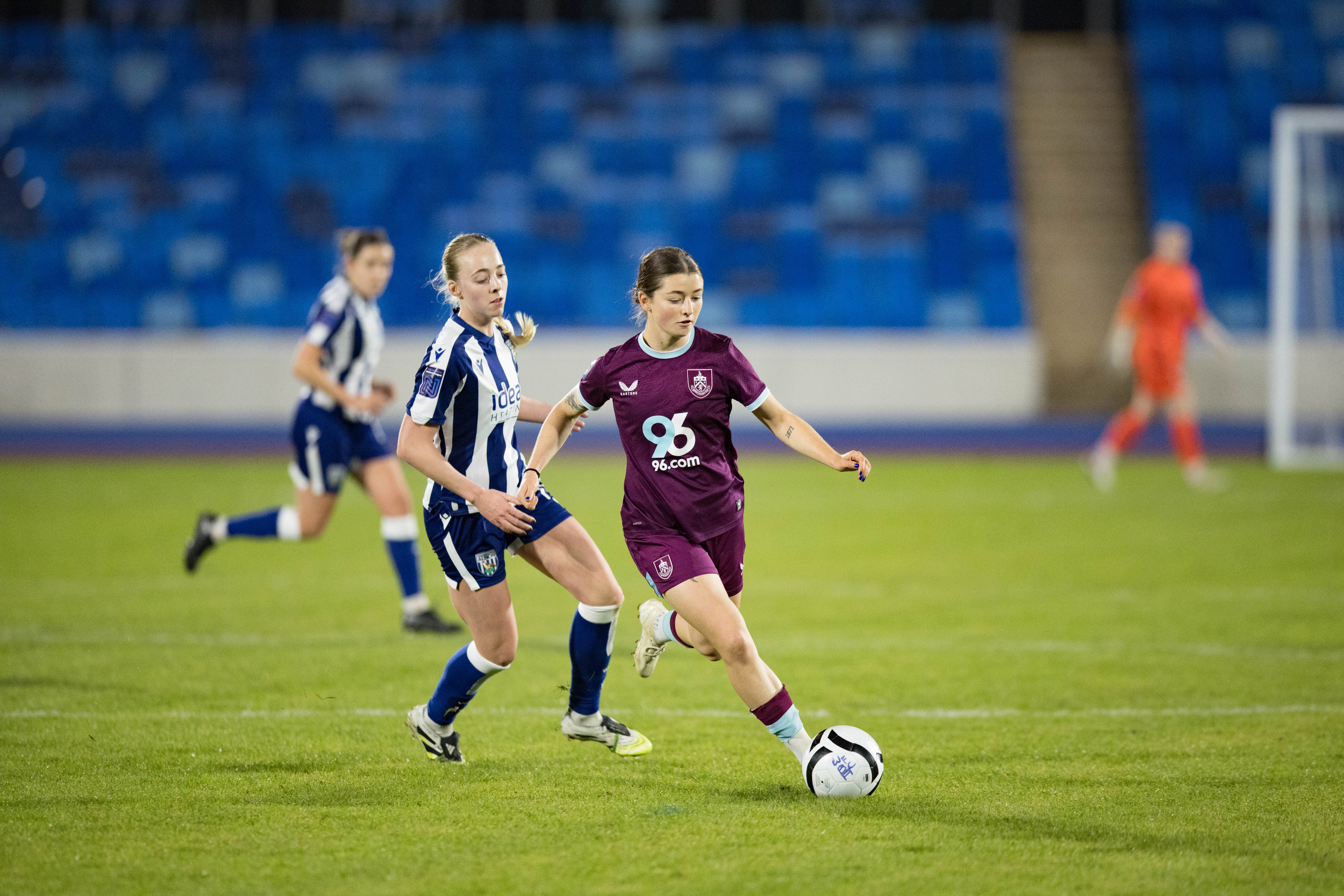 Ellie May hunts for possession.