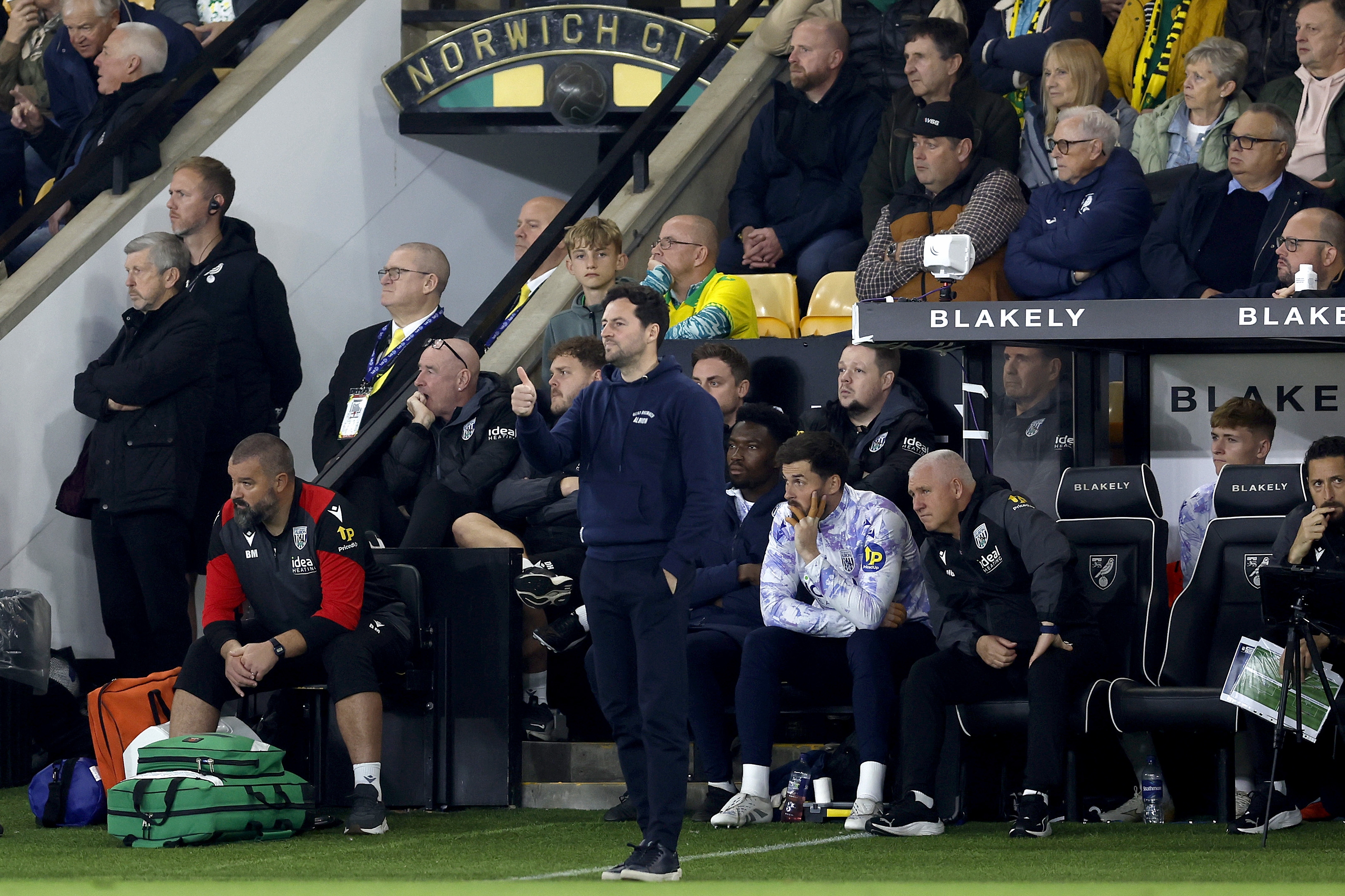 Ryan Mason with his thumbs up on the side of the pitch at Norwich 